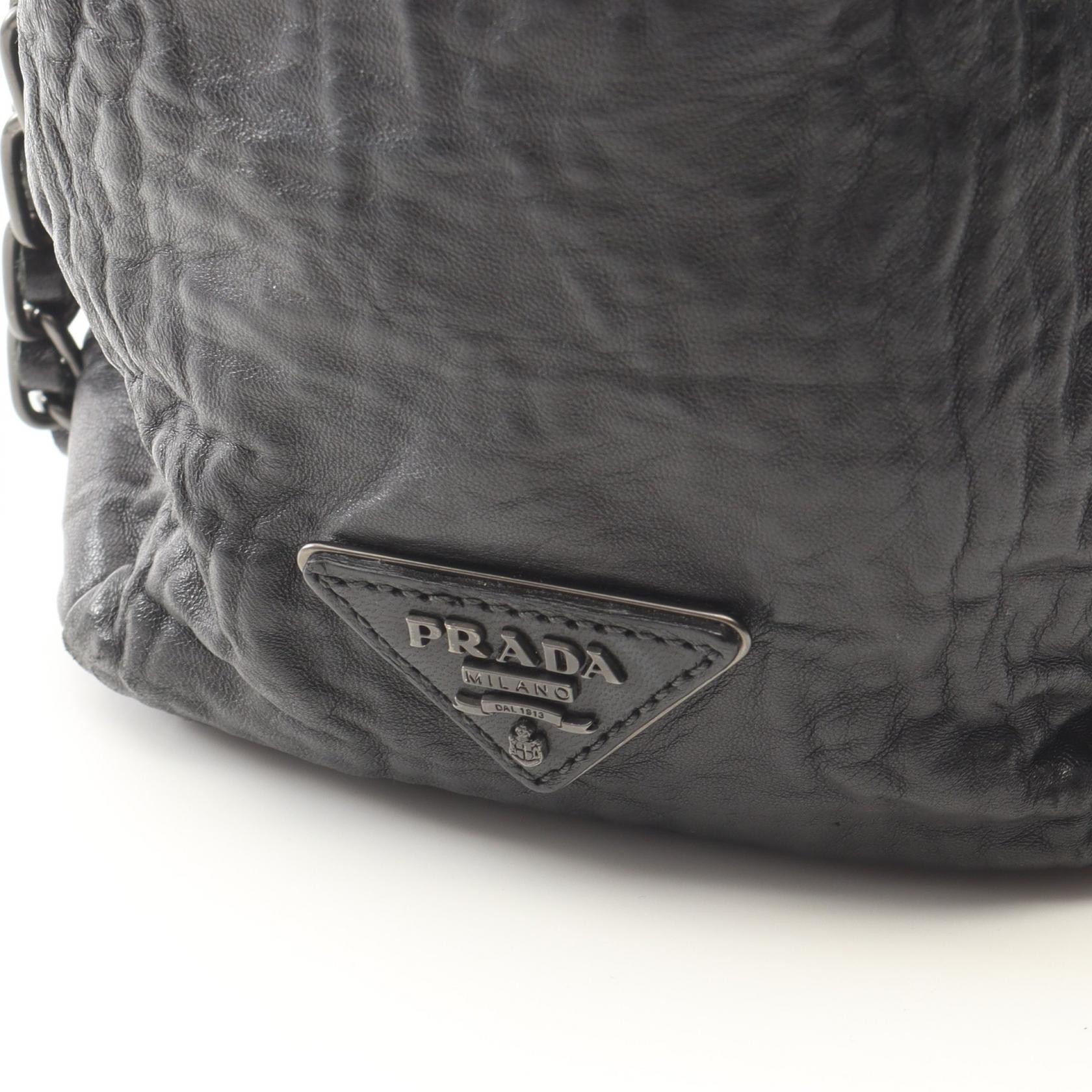 プラダ NAPPA ANTIQUE レザーショルダーバッグ