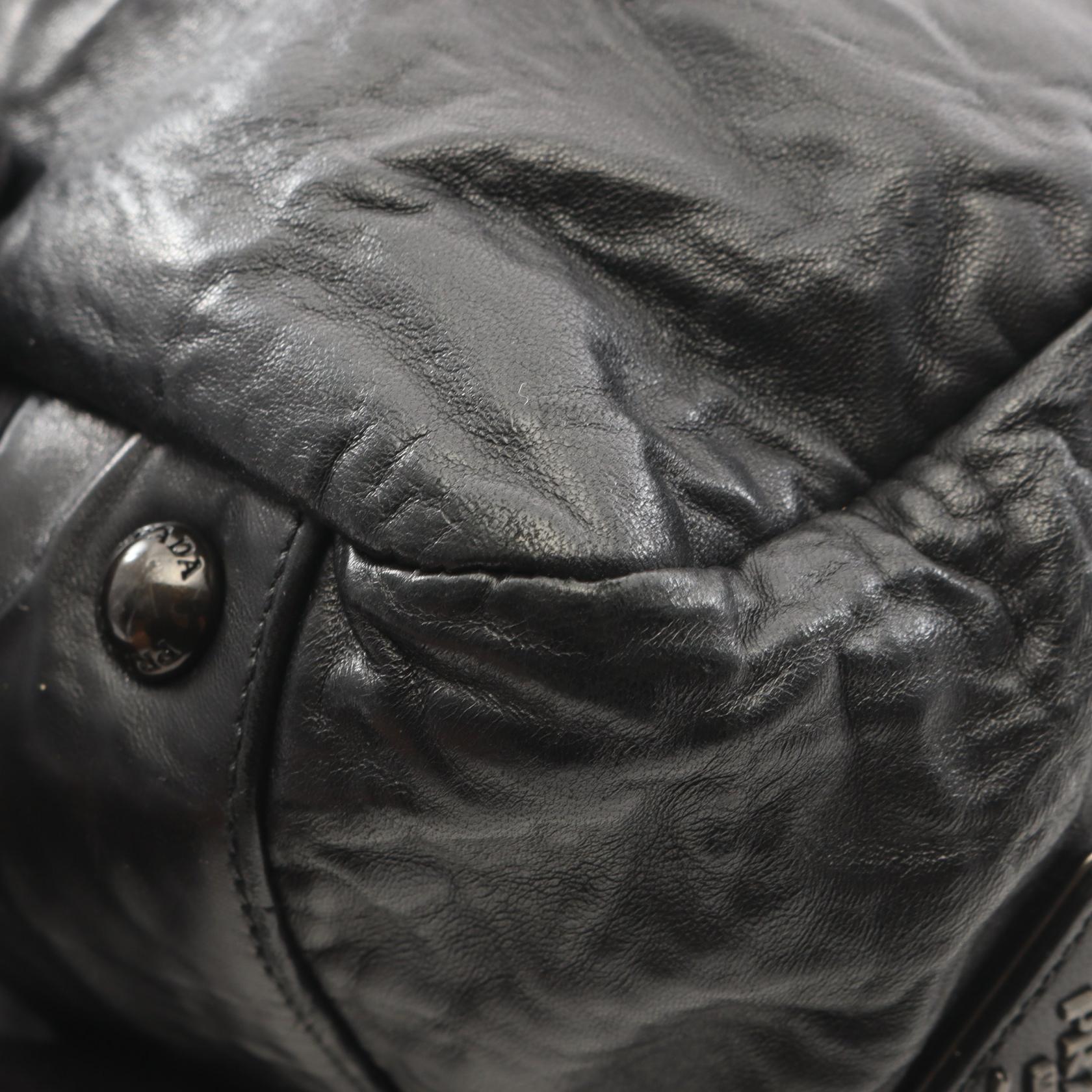 プラダ NAPPA ANTIQUE レザーショルダーバッグ