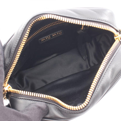 ミュウミュウ SAFTY PADDED レザーショルダーバッグ