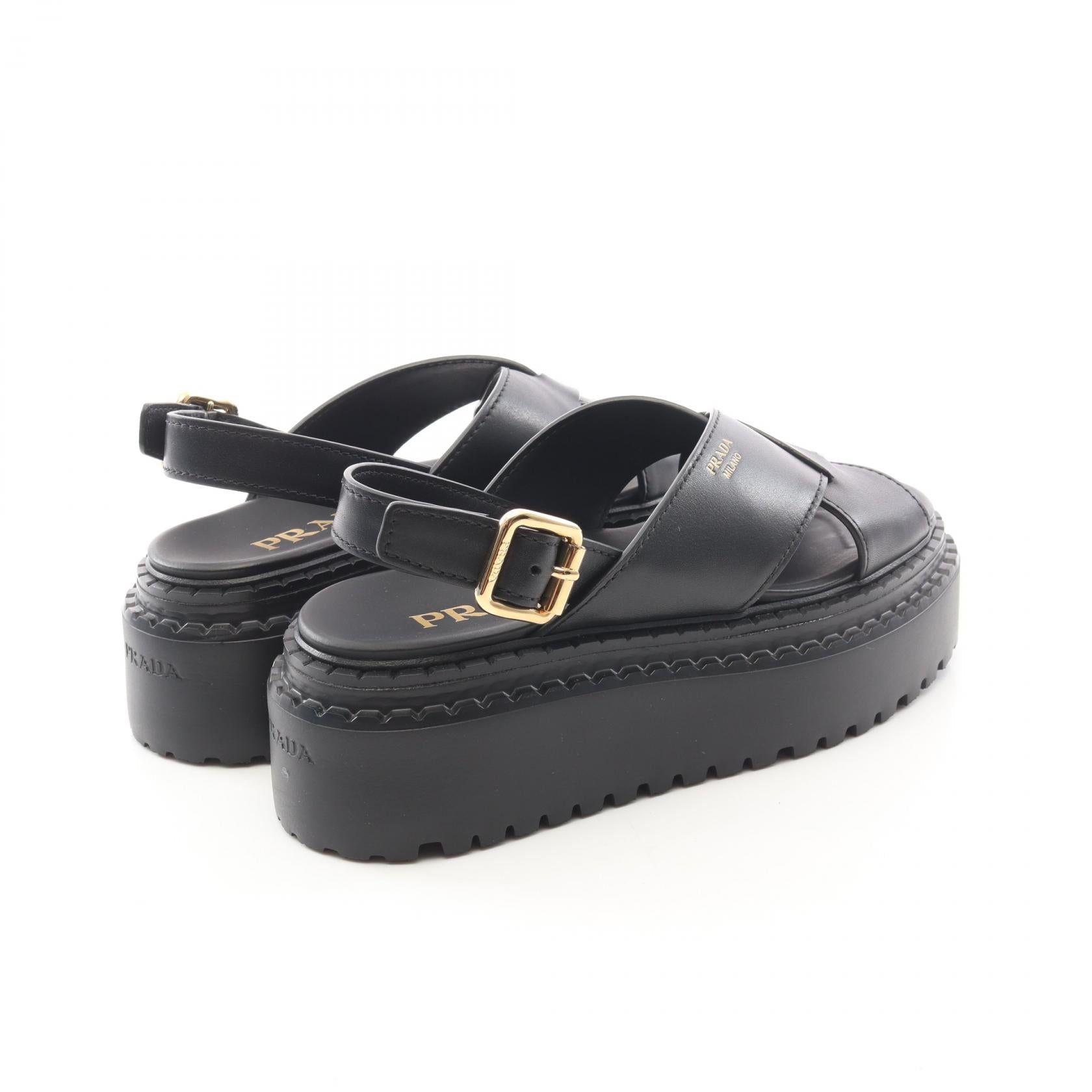 プラダ クリスクロス レザーサンダル