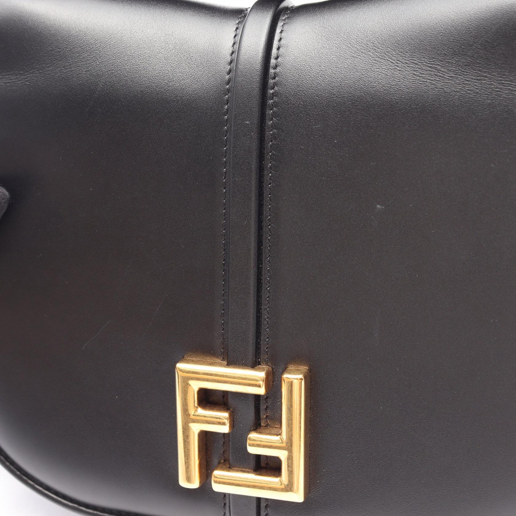 フェンディ Cモン ミディアム レザーショルダーバッグ