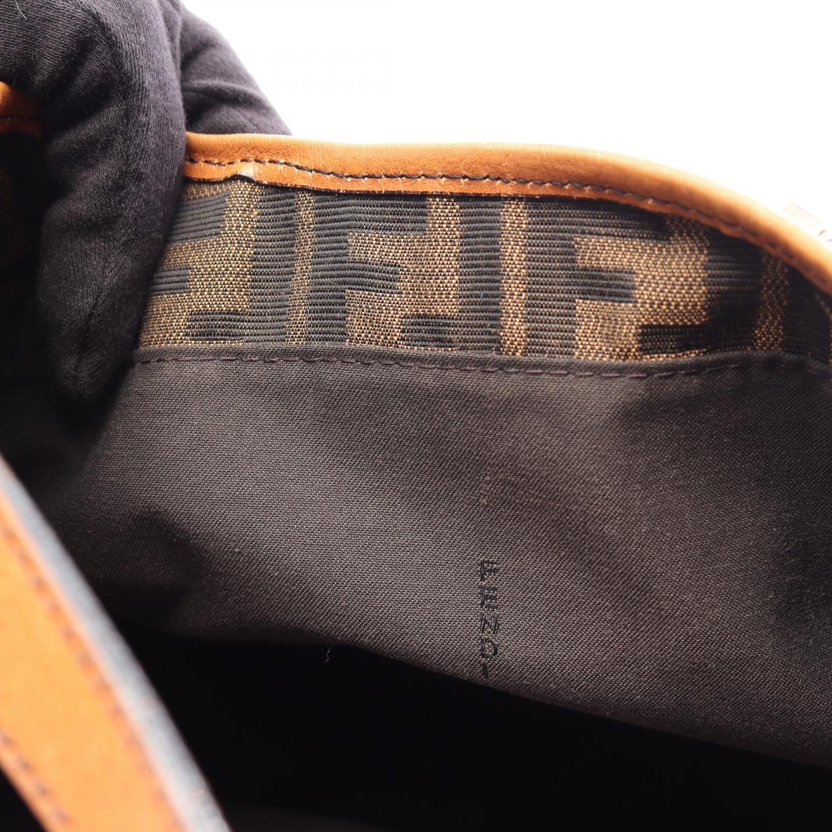 フェンディ ズッカ キャンバス レザー ショルダーバッグ