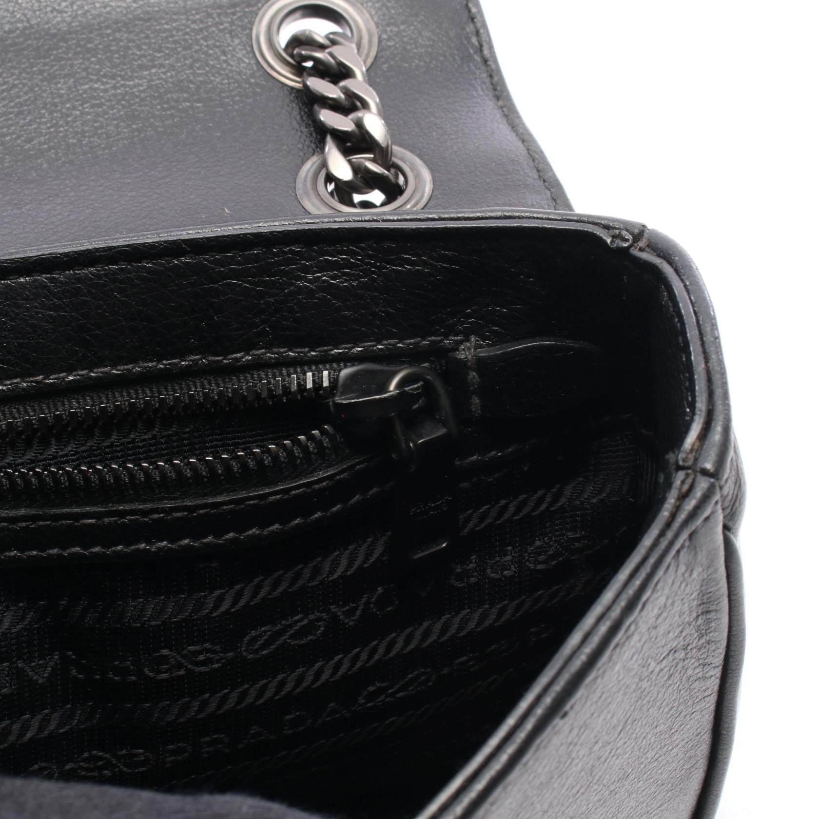 プラダ GLACE CALF レザーショルダーバッグ
