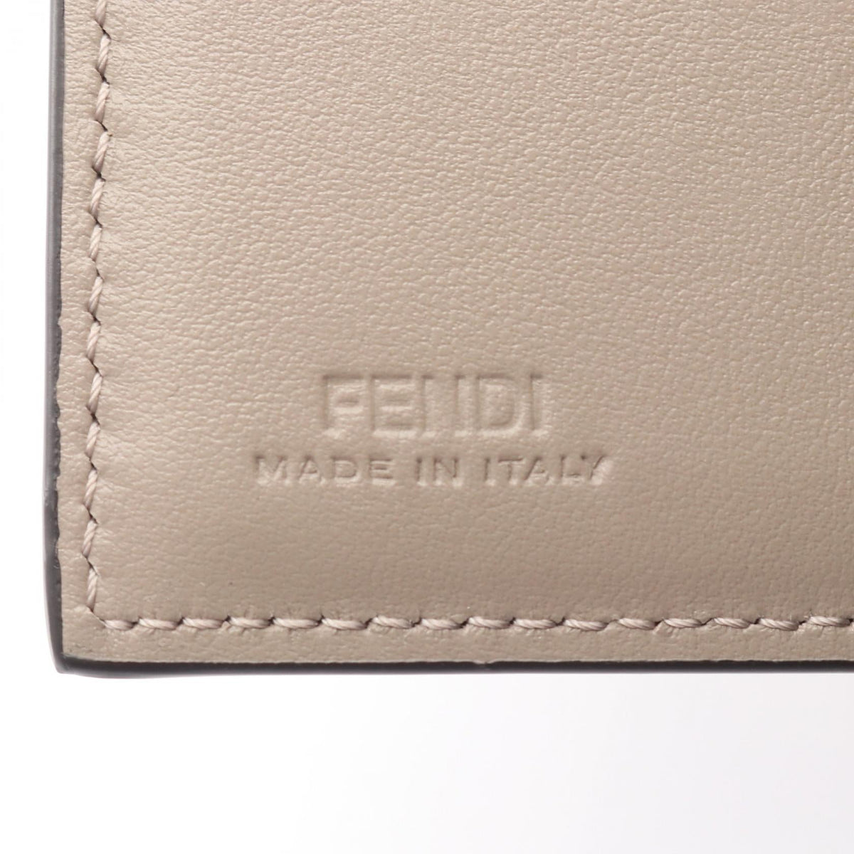 フェンディ FFダイヤモンド レザー三つ折り財布