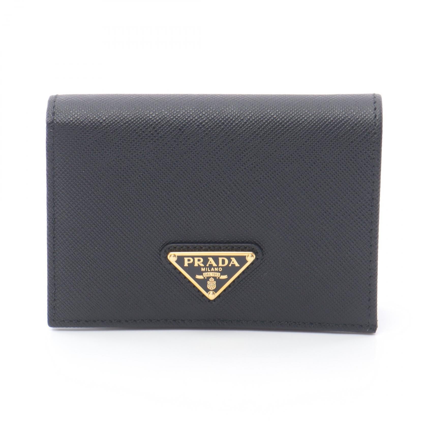 プラダ SAFFIANO TRIANG レザー財布