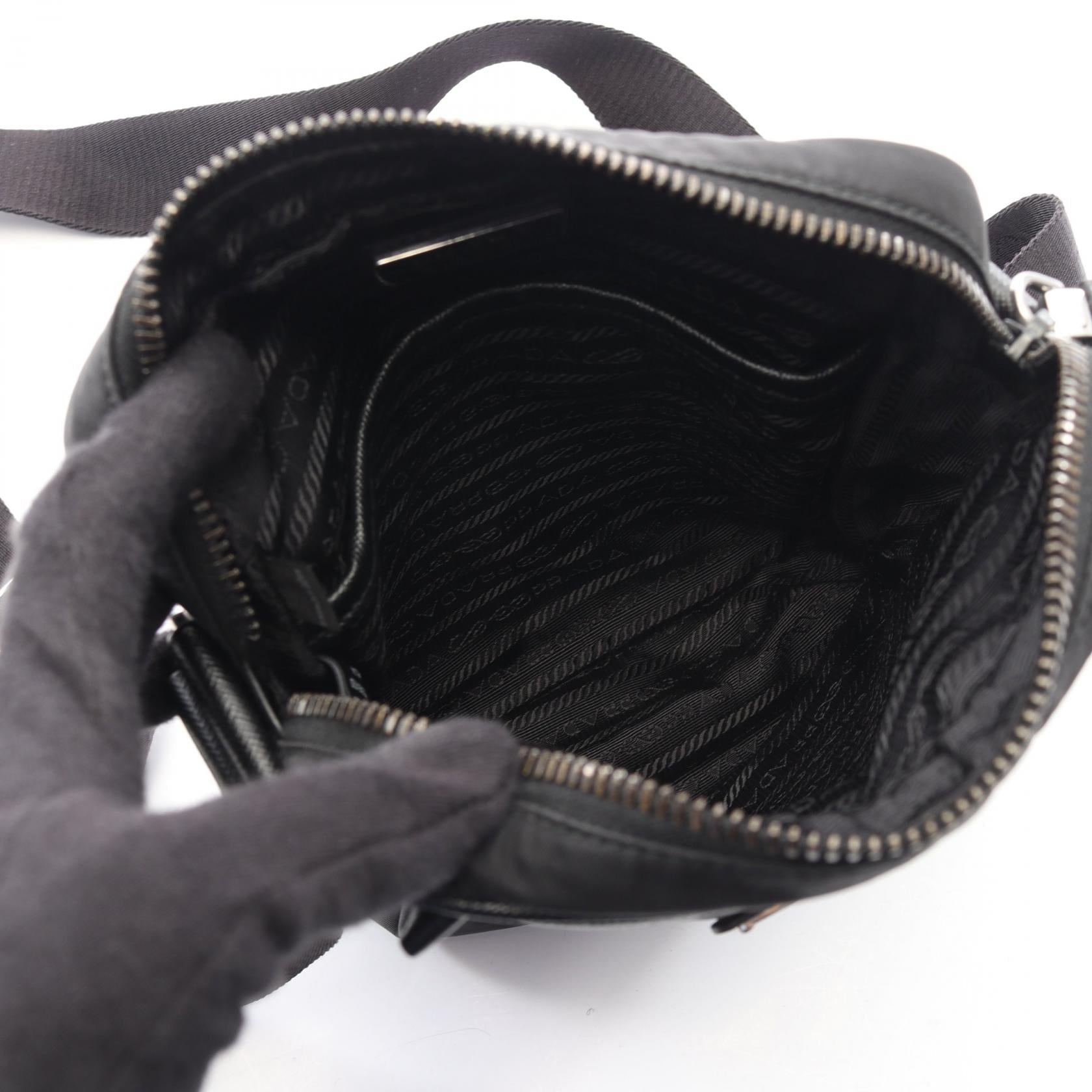 プラダ Re-Nylon ナイロン サフィアーノレザーショルダーバッグ
