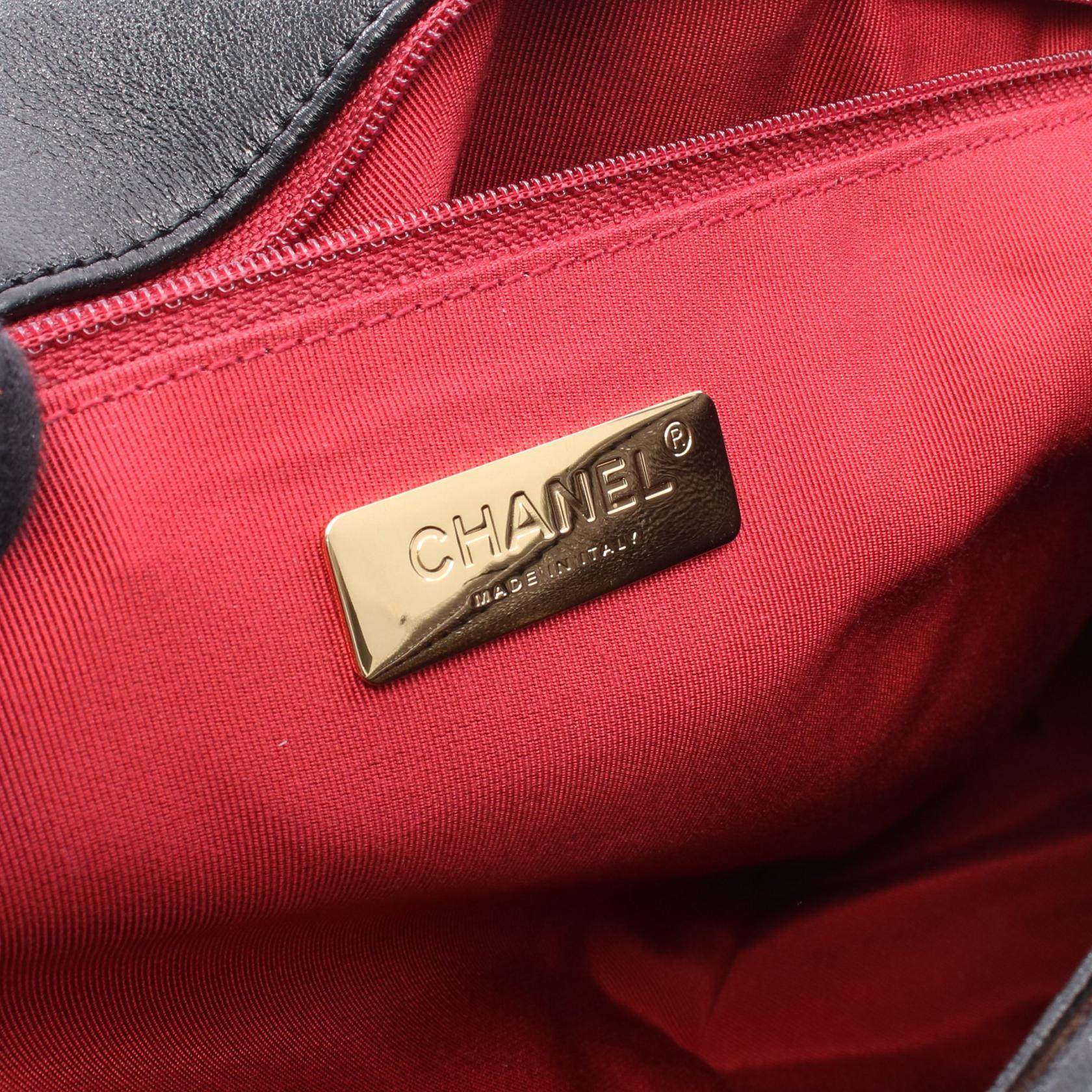 シャネル 19 マキシ レザー2WAYショルダーバッグ