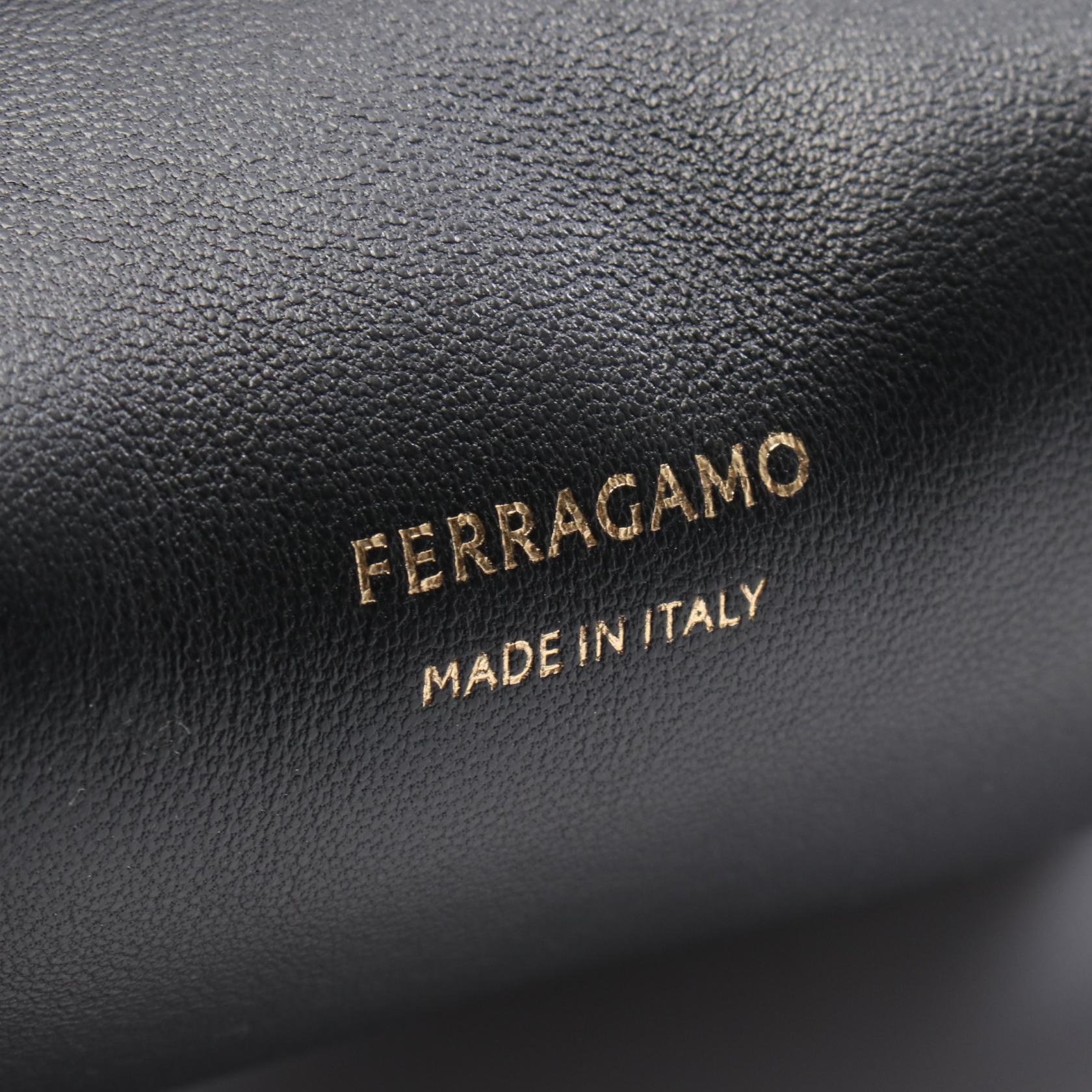 サルヴァトーレ フェラガモ ガンチーニ ショルダーバッグ