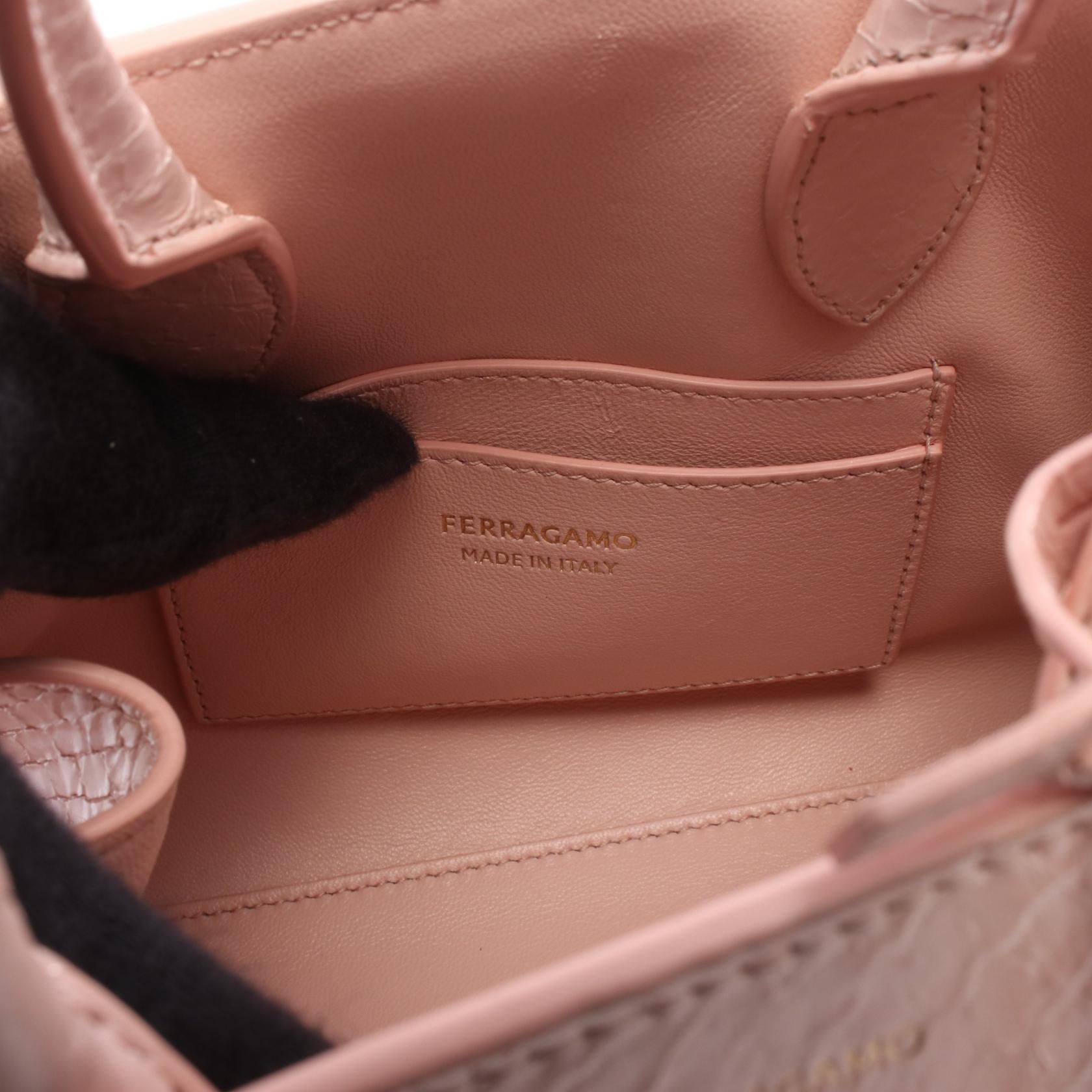 サルヴァトーレ フェラガモ HUG レザーハンドバッグ