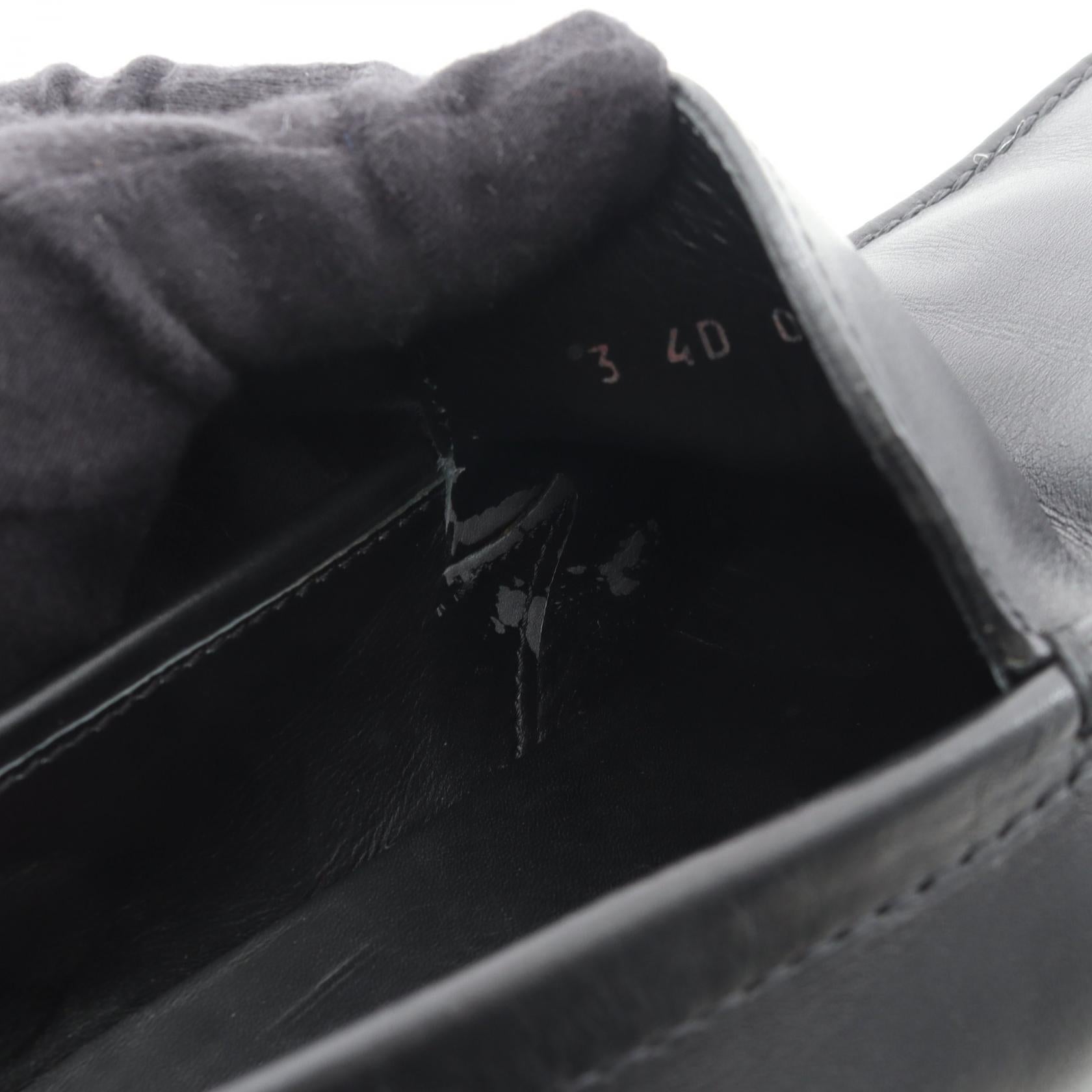 プラダ レザーローファー