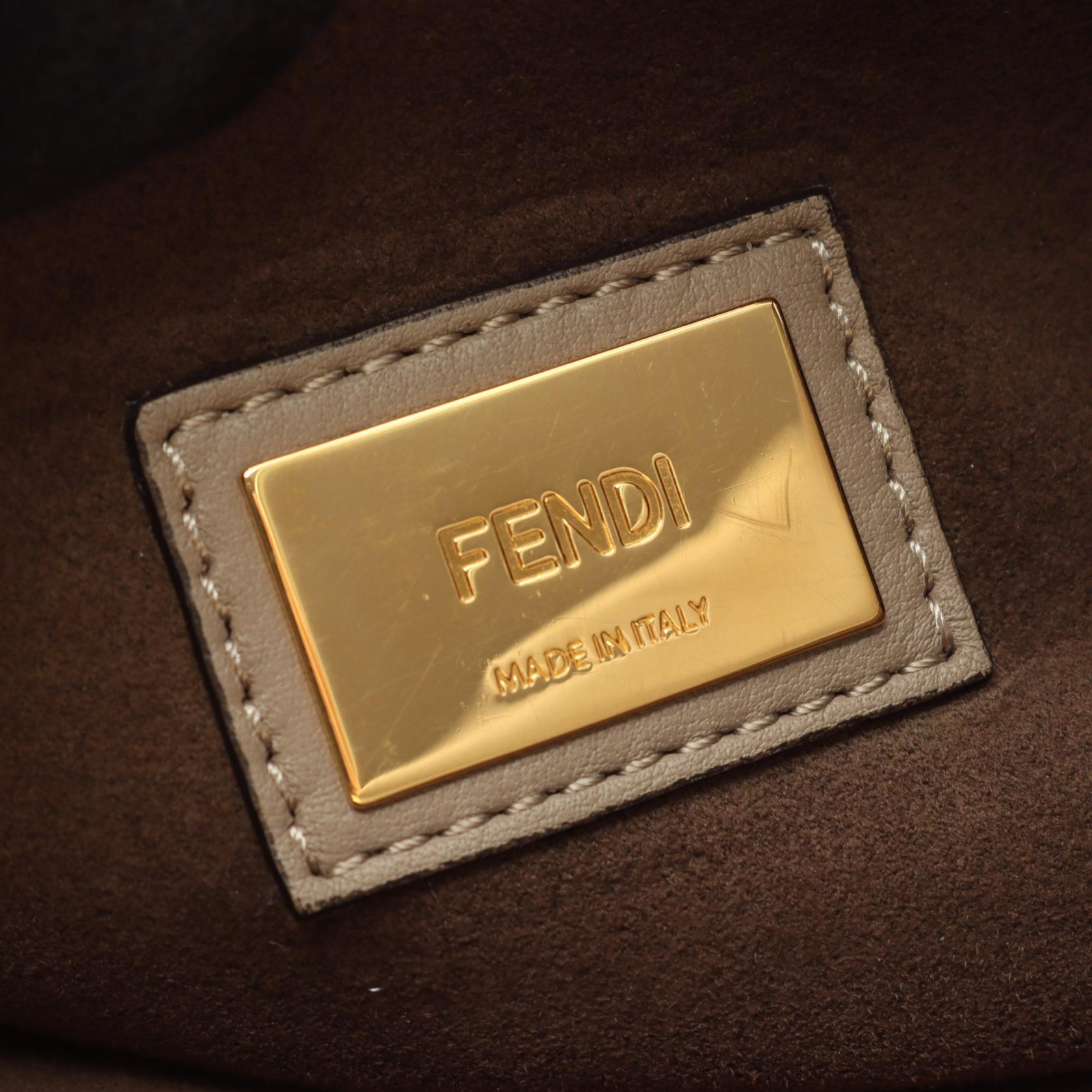 フェンディ ピーカブー レザー2WAYバッグ