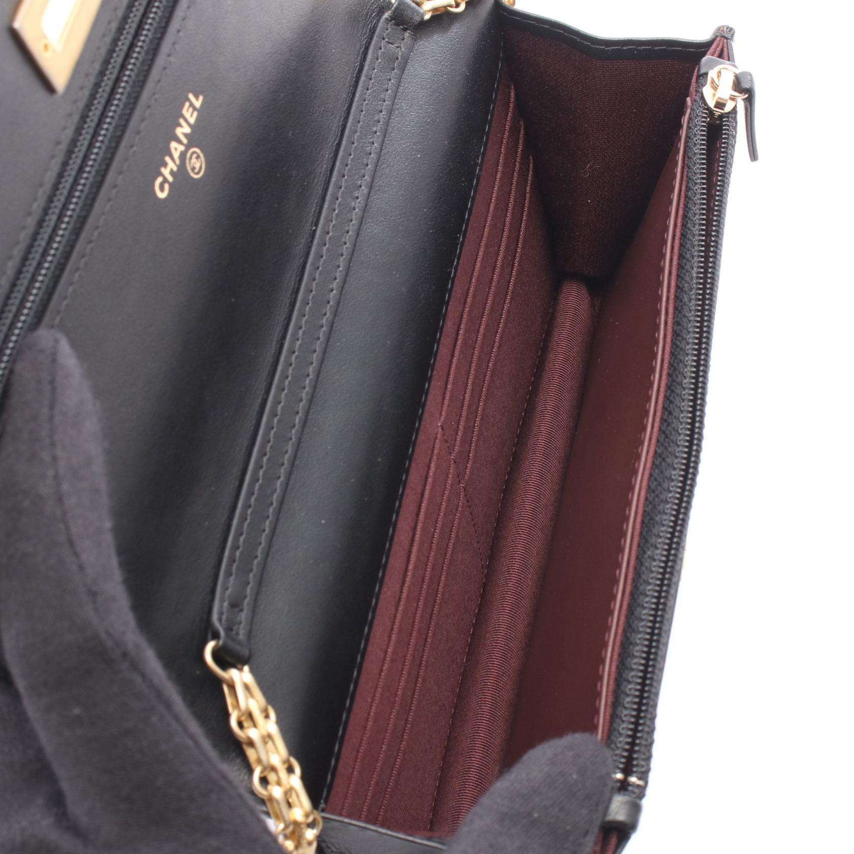 シャネル 2.55 レザーショルダーバッグ