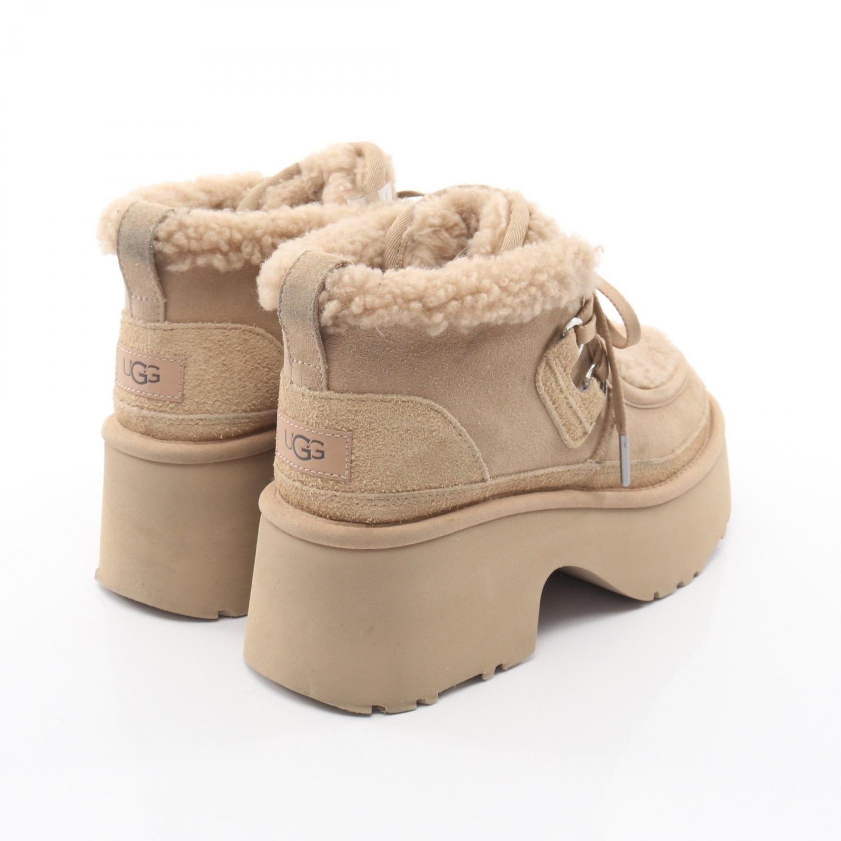 アグ Classic New Heights Lace Up ムートン スウェード ブーツ