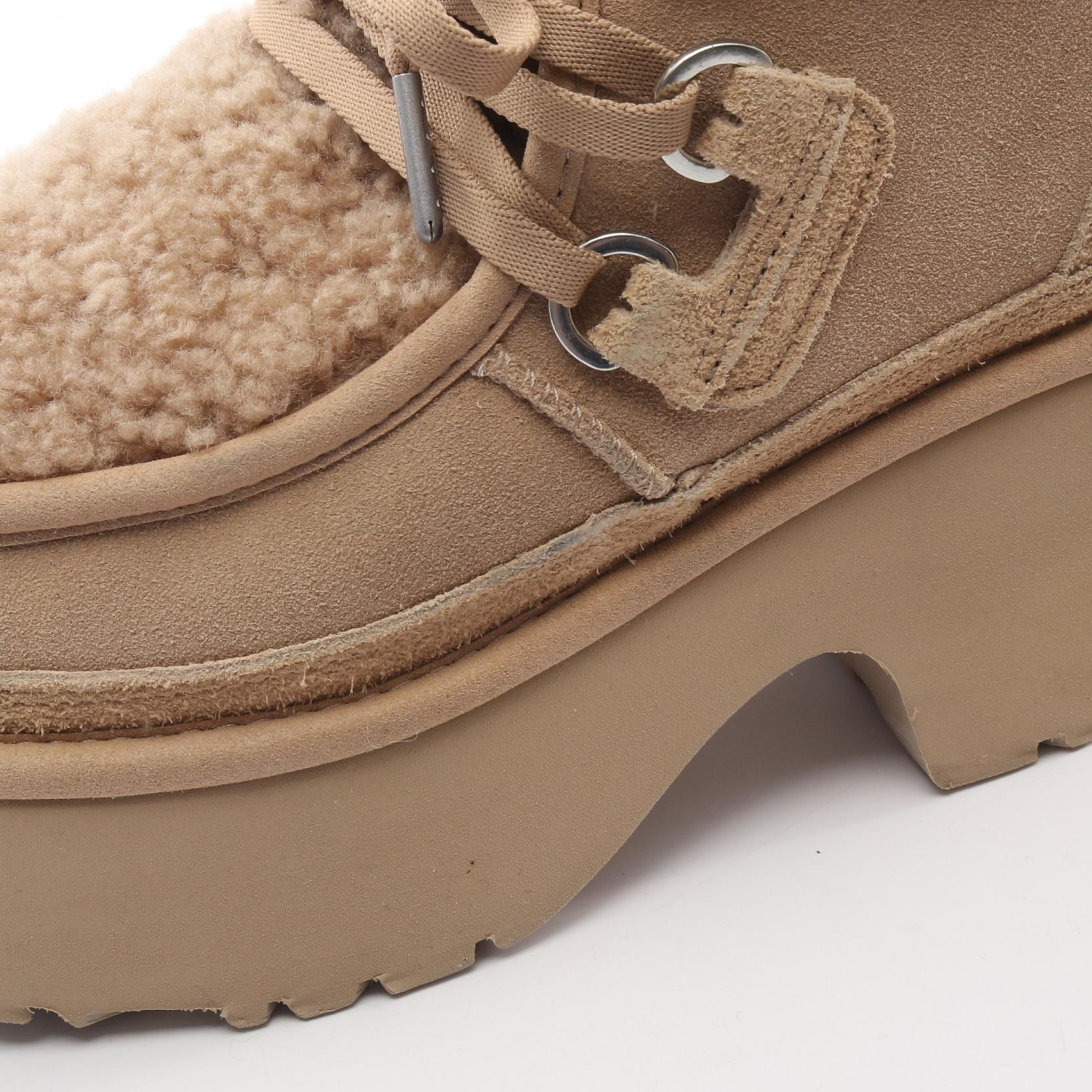 アグ Classic New Heights Lace Up ムートン スウェード ブーツ