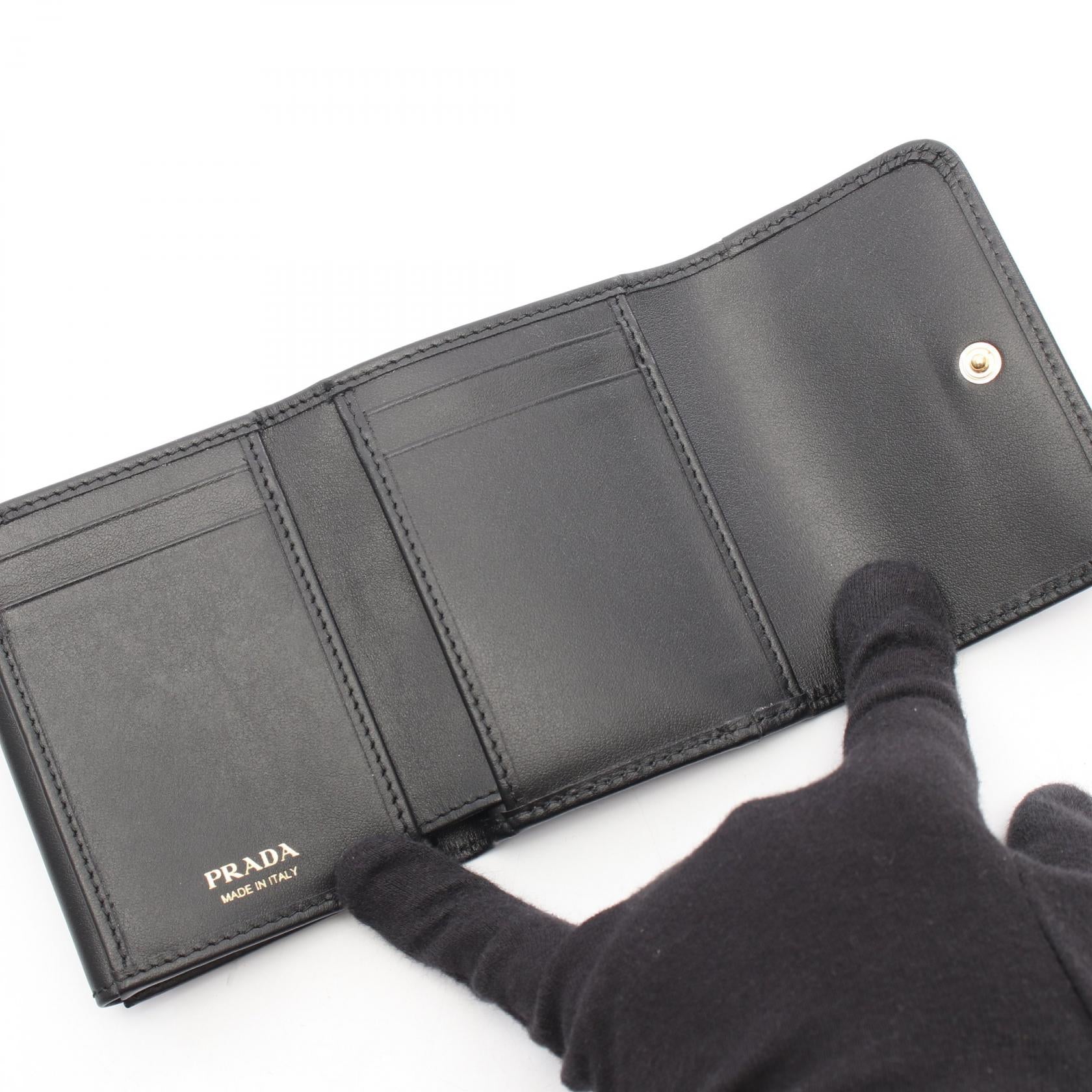プラダ CITY CALF TAB レザー財布