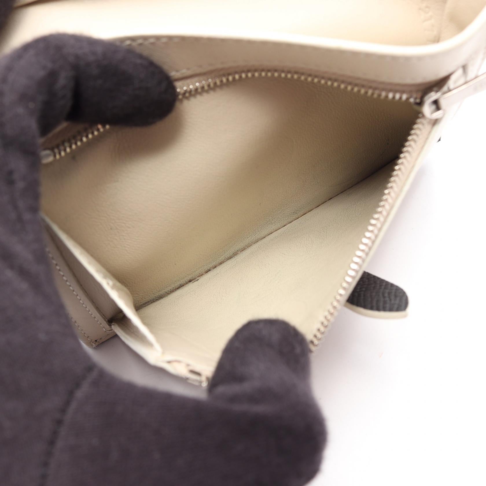 セリーヌ ストラップ ミディアム マルチ ファンクション レザー二つ折り財布