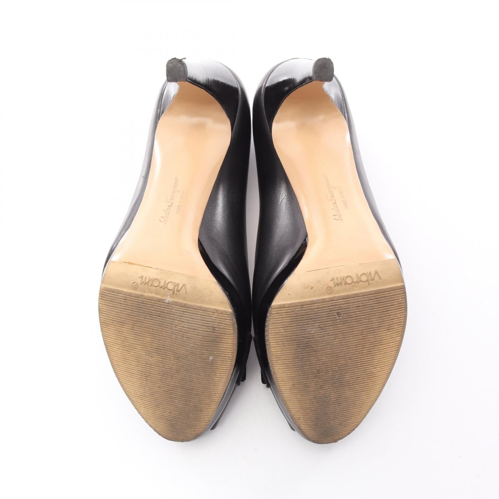 サルヴァトーレ フェラガモ ヴァラ レザー パンプス