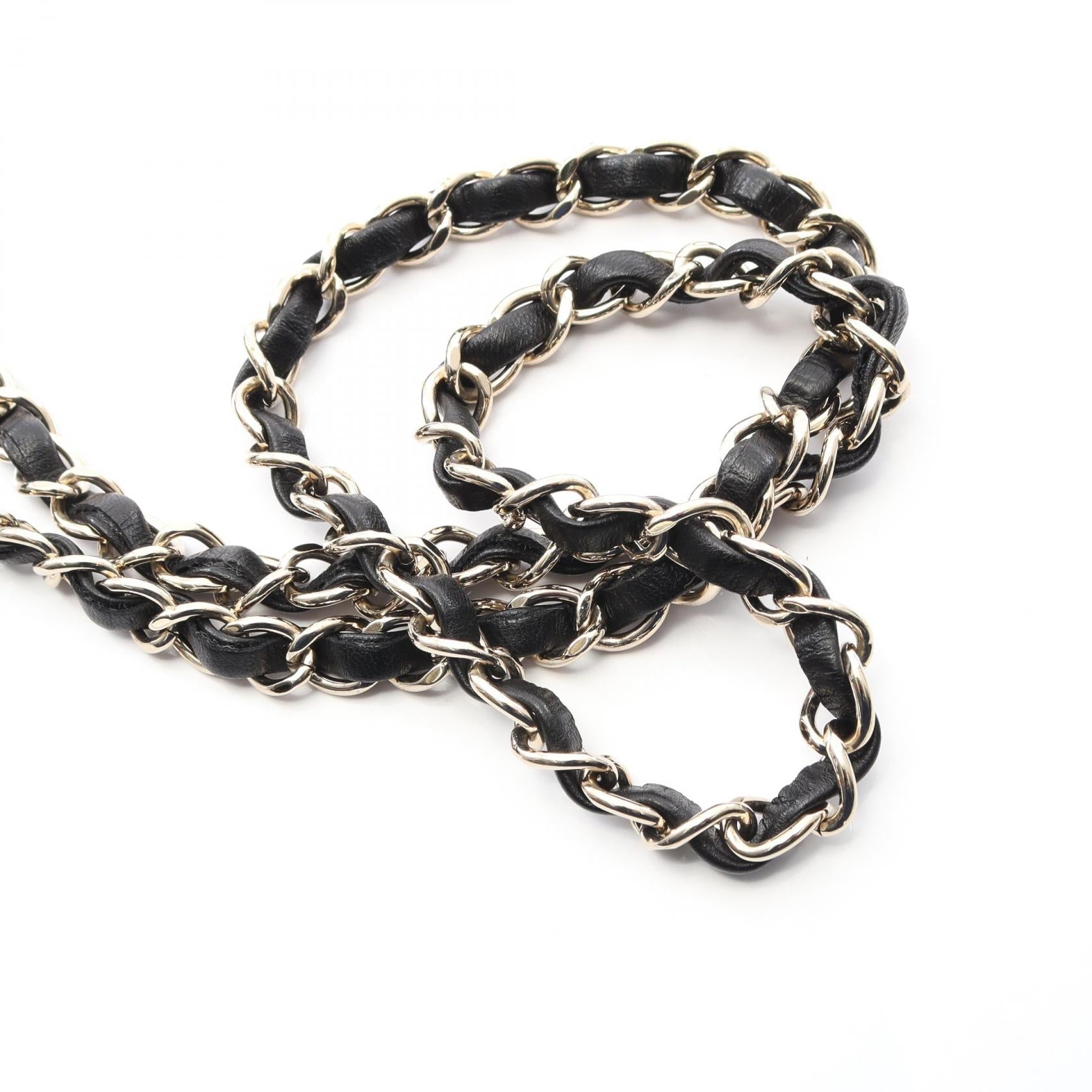 シャネル シェブロンVステッチ ラムスキン ショルダーバッグ