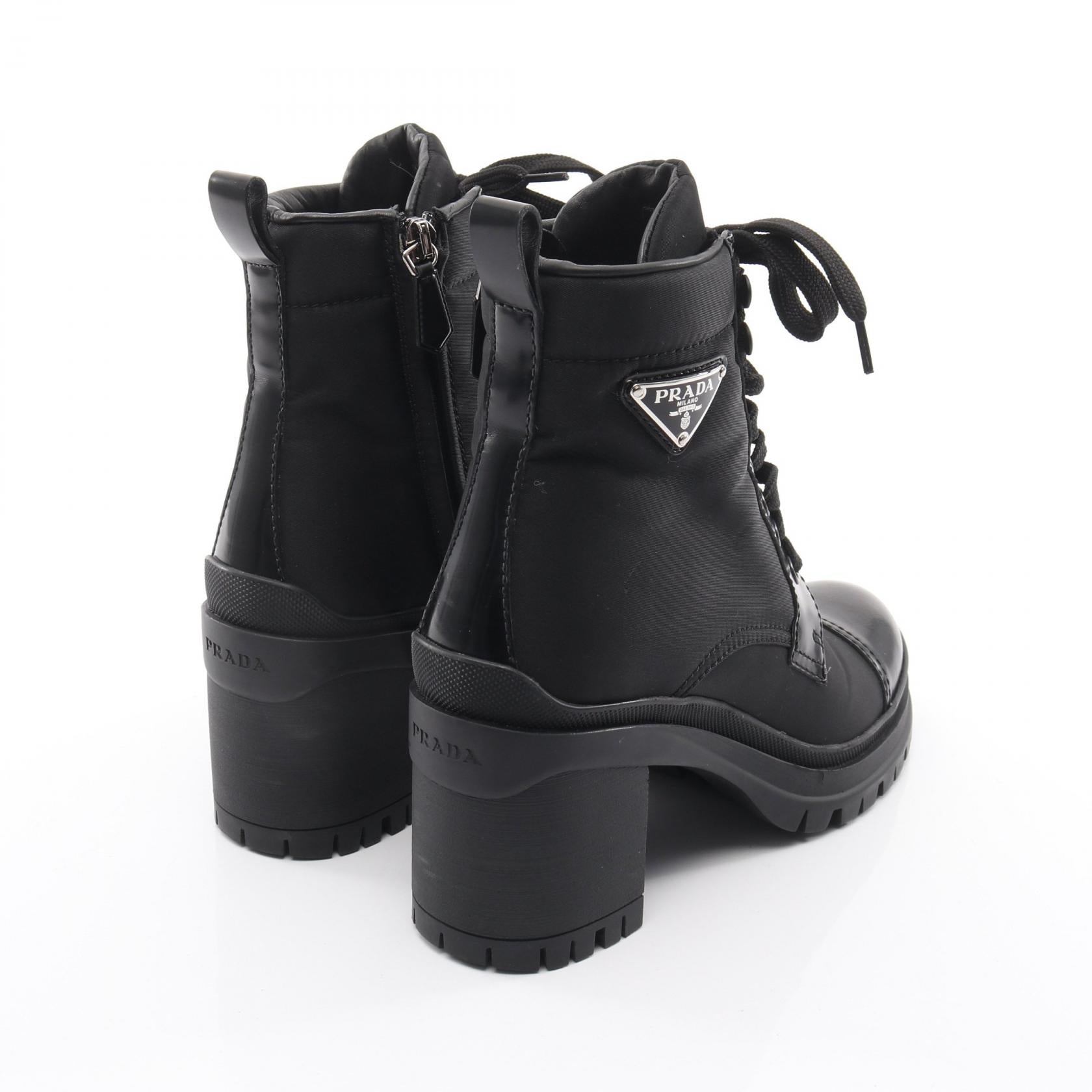 プラダ Re-Nylon レザーブーツ
