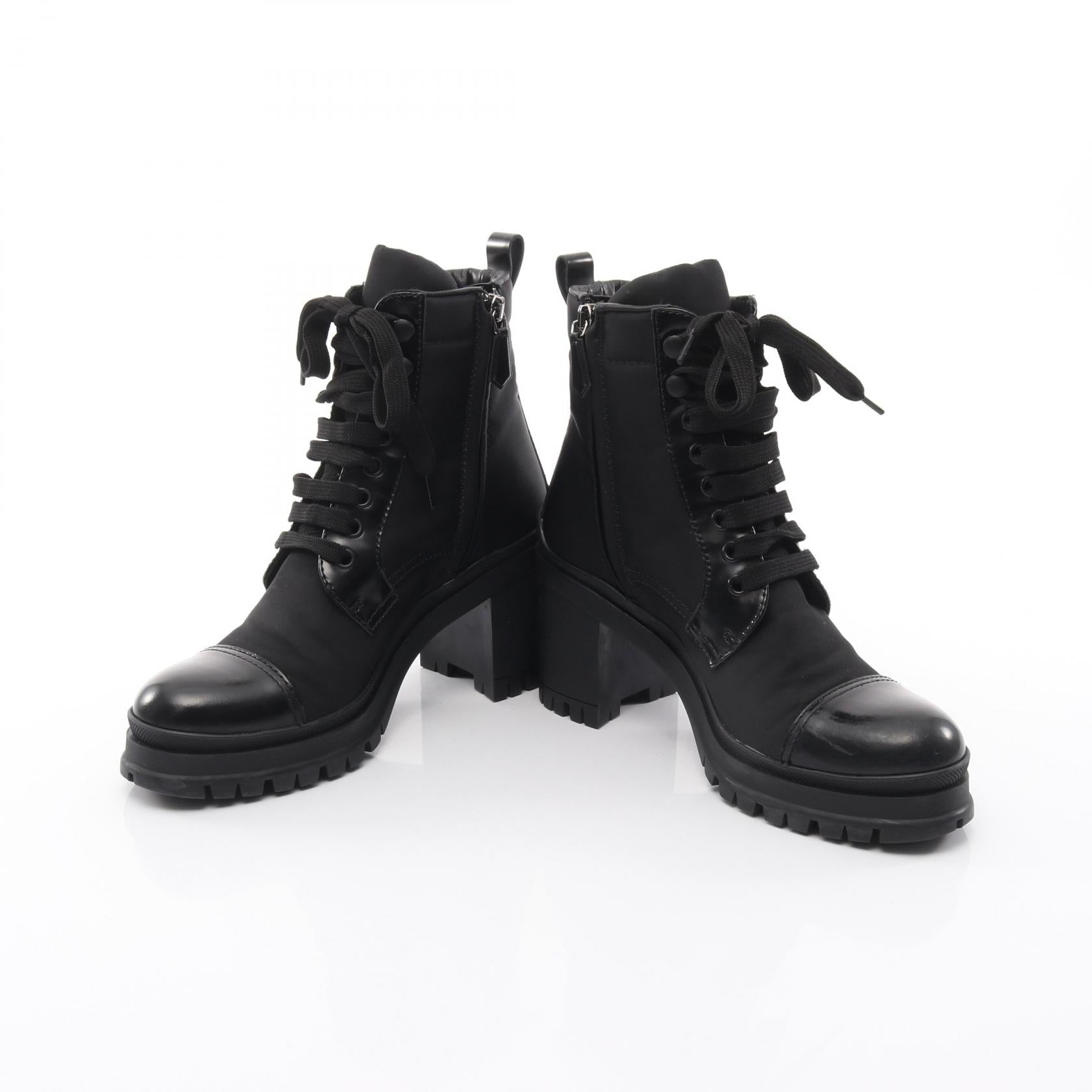 プラダ Re-Nylon レザーブーツ