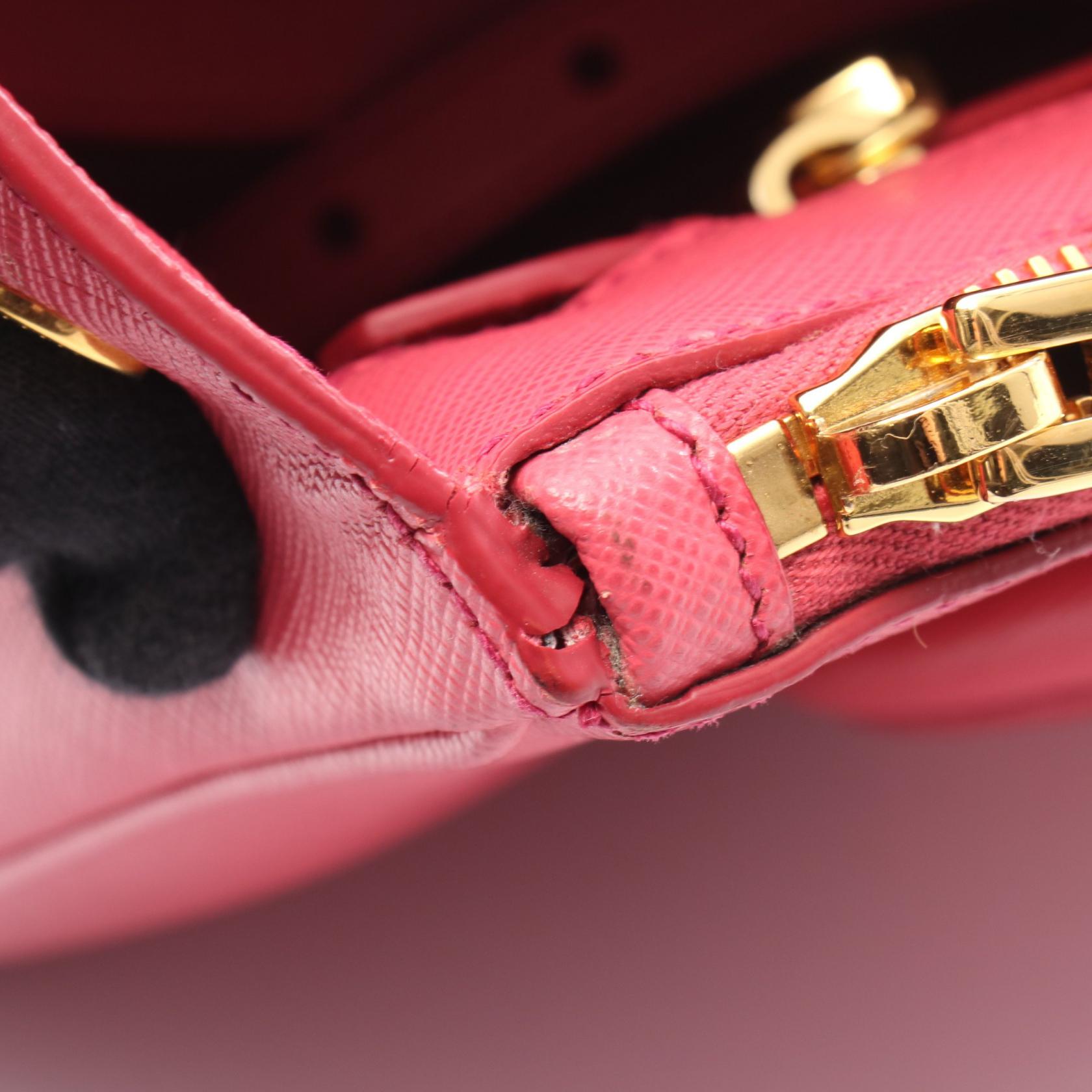 プラダ SAFFIANO LUX ガレリア ハンドバッグ