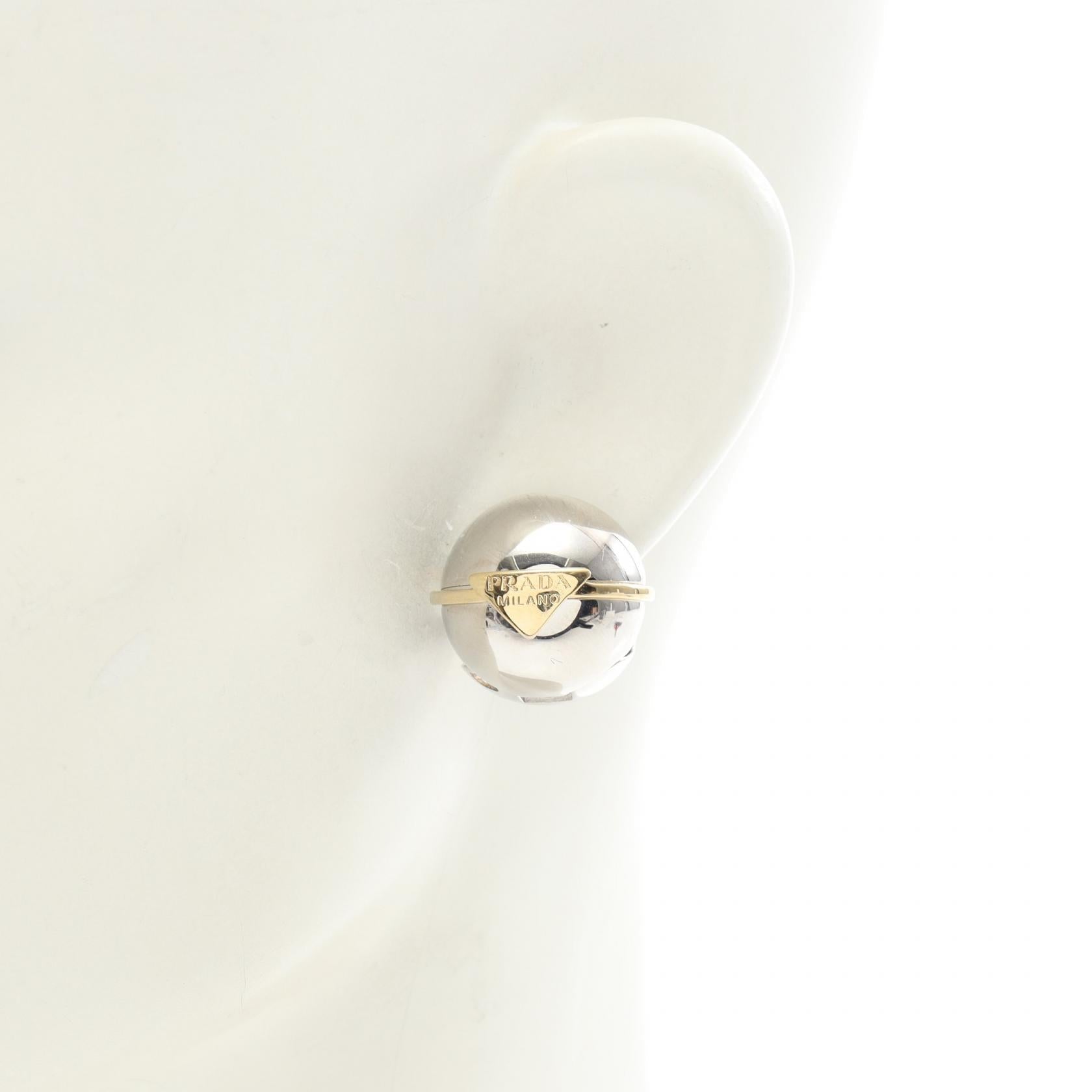 プラダ トライアングルロゴ ピアス