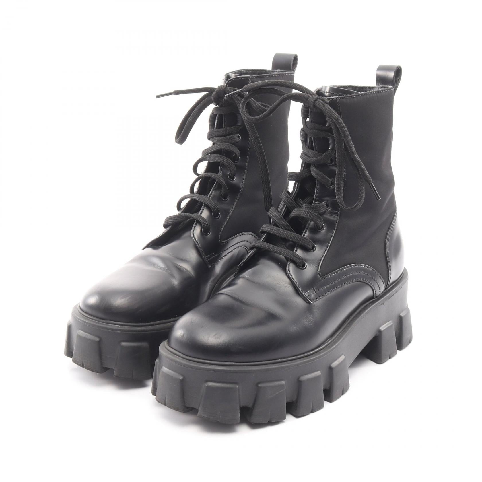 プラダ Re-Nylon レザーブーツ