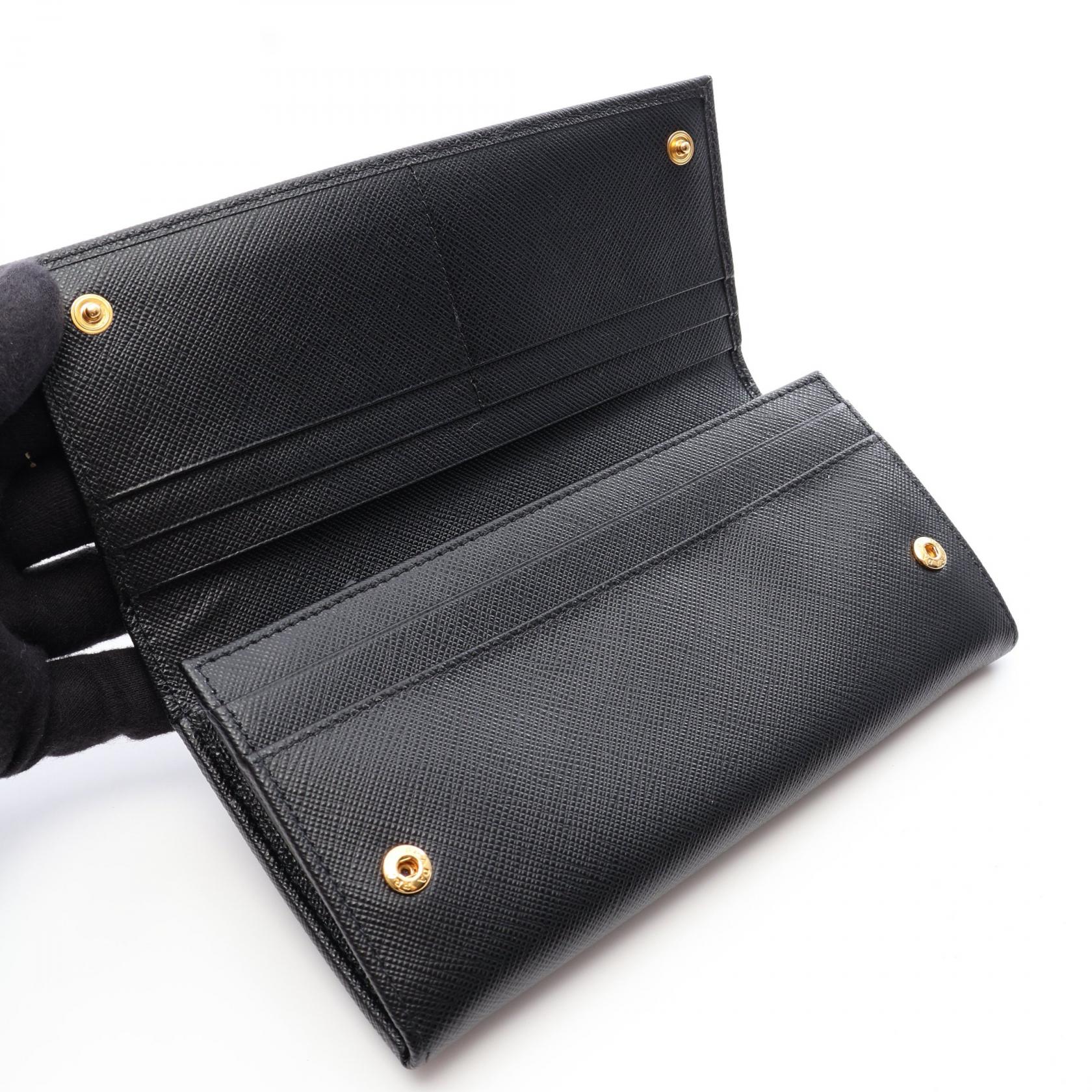 プラダ SAFFIANO TRIANG 長財布