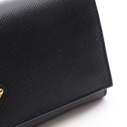 プラダ SAFFIANO TRIANG 長財布