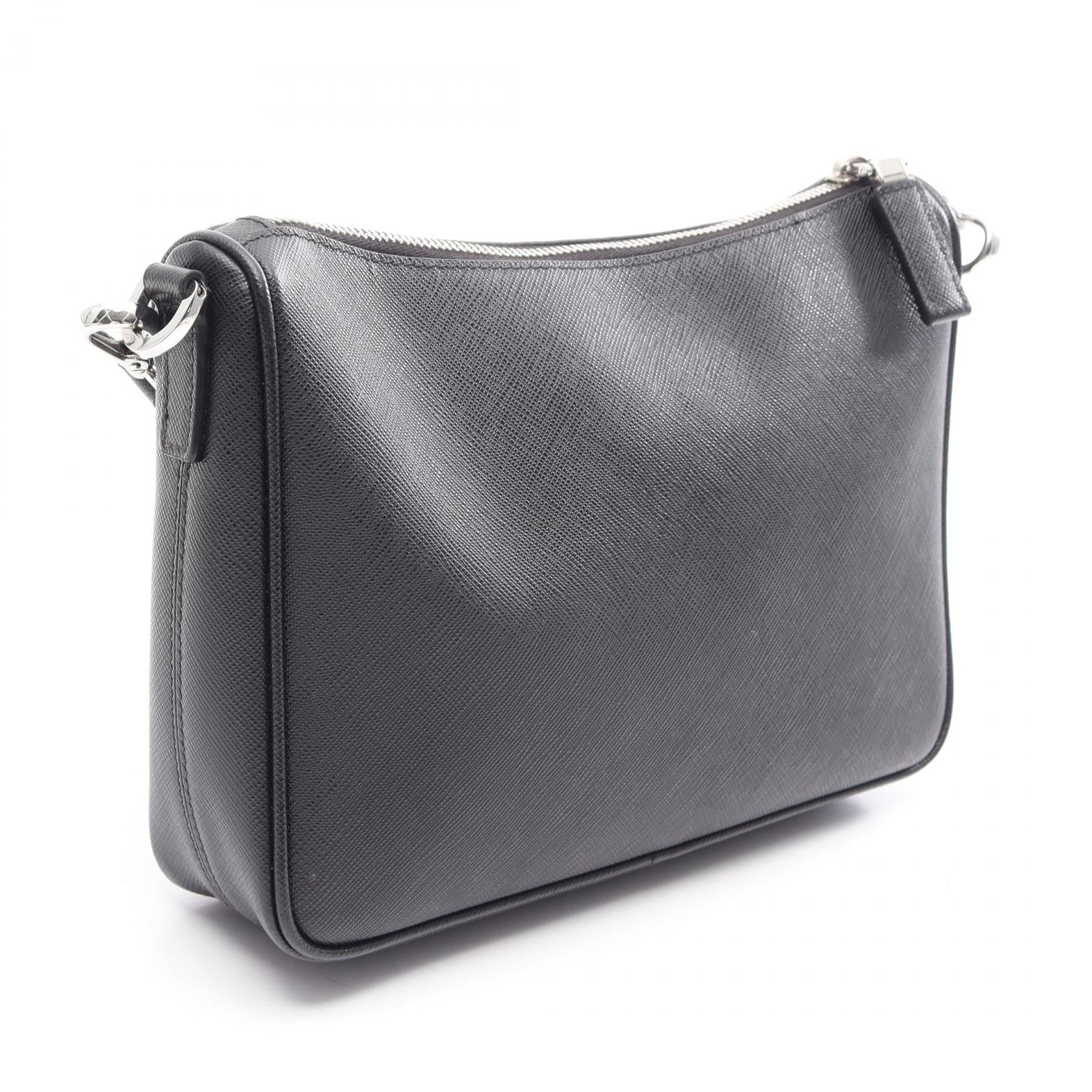 プラダ SAFFIANO TRAVEL ショルダーバッグ