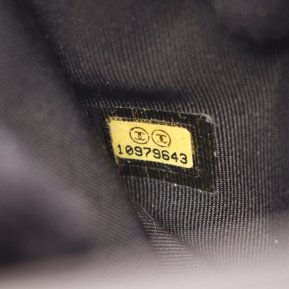 シャネル シェブロンVステッチ レザー二つ折り長財布