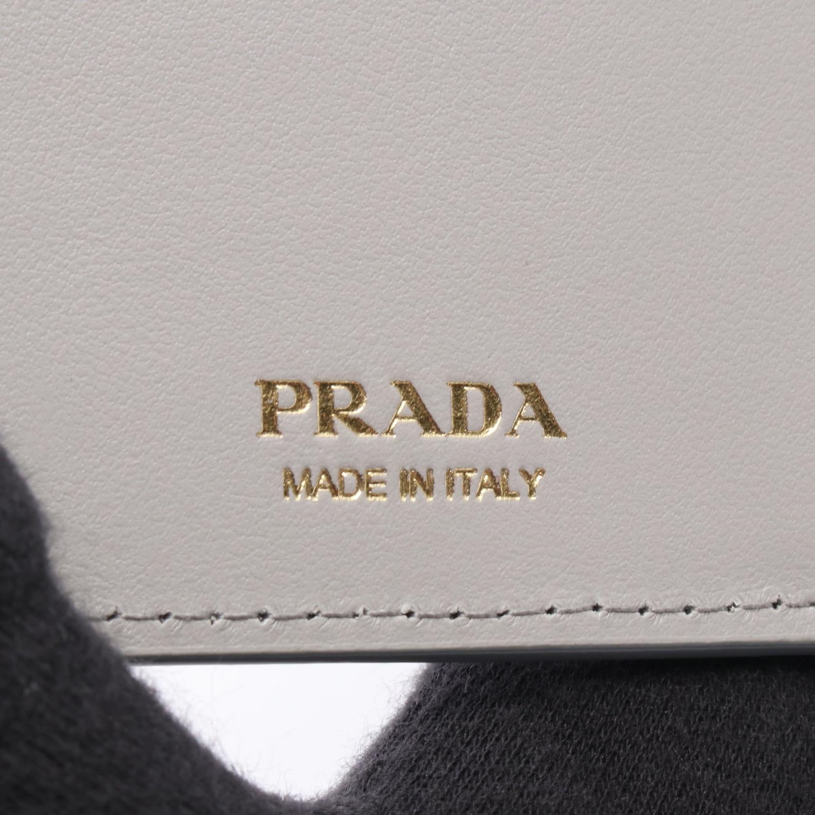 プラダ レザー長財布