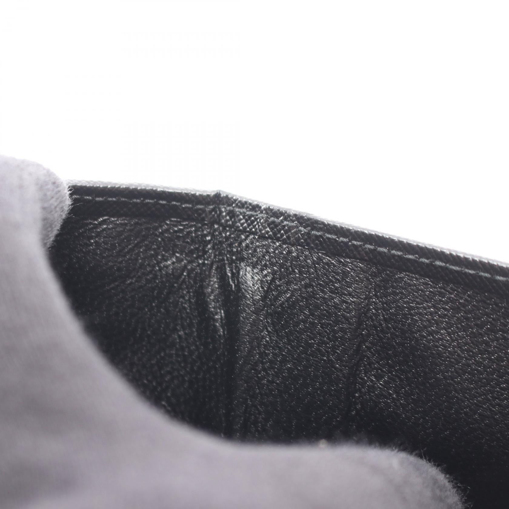 プラダ SAFFIANO CORNER 二つ折り財布