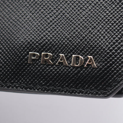 プラダ SAFFIANO CORNER 二つ折り財布