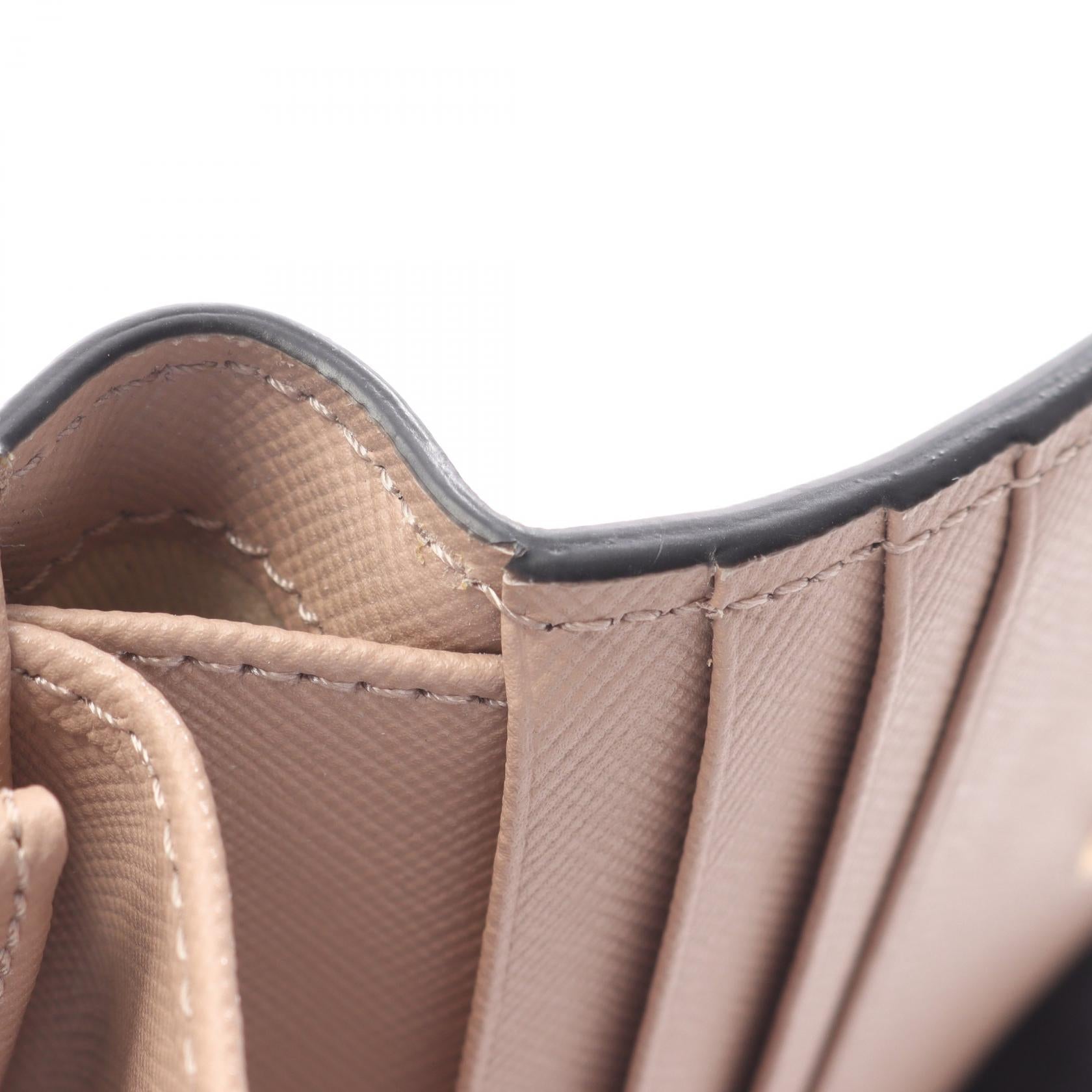 マルニ レザー二つ折り財布
