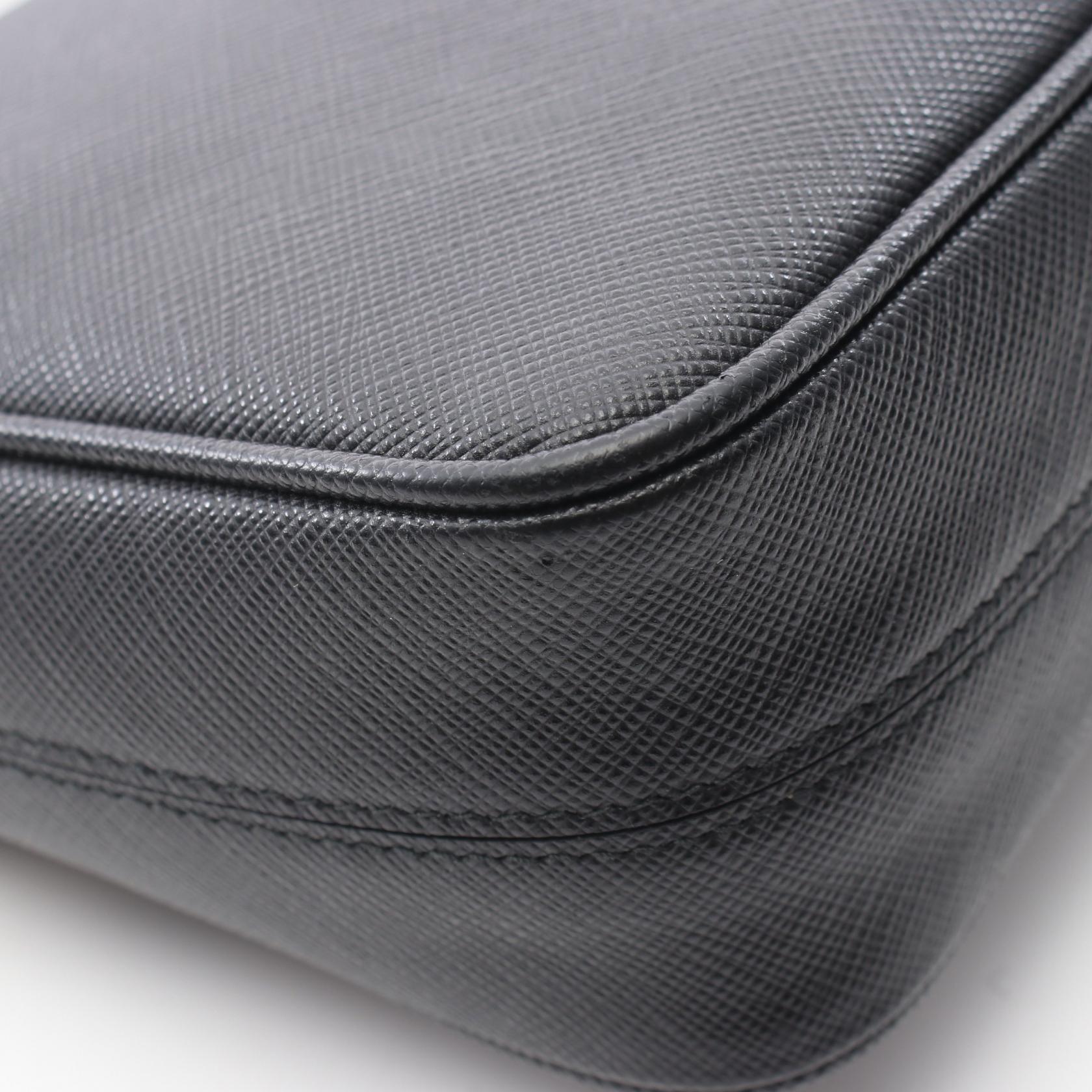 プラダ SAFFIANO TRAVEL ショルダーバッグ