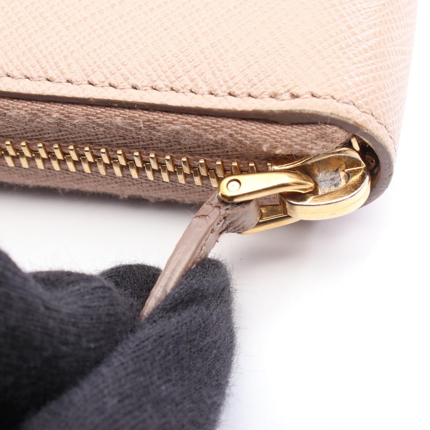 プラダ レザー ロング ウォレット