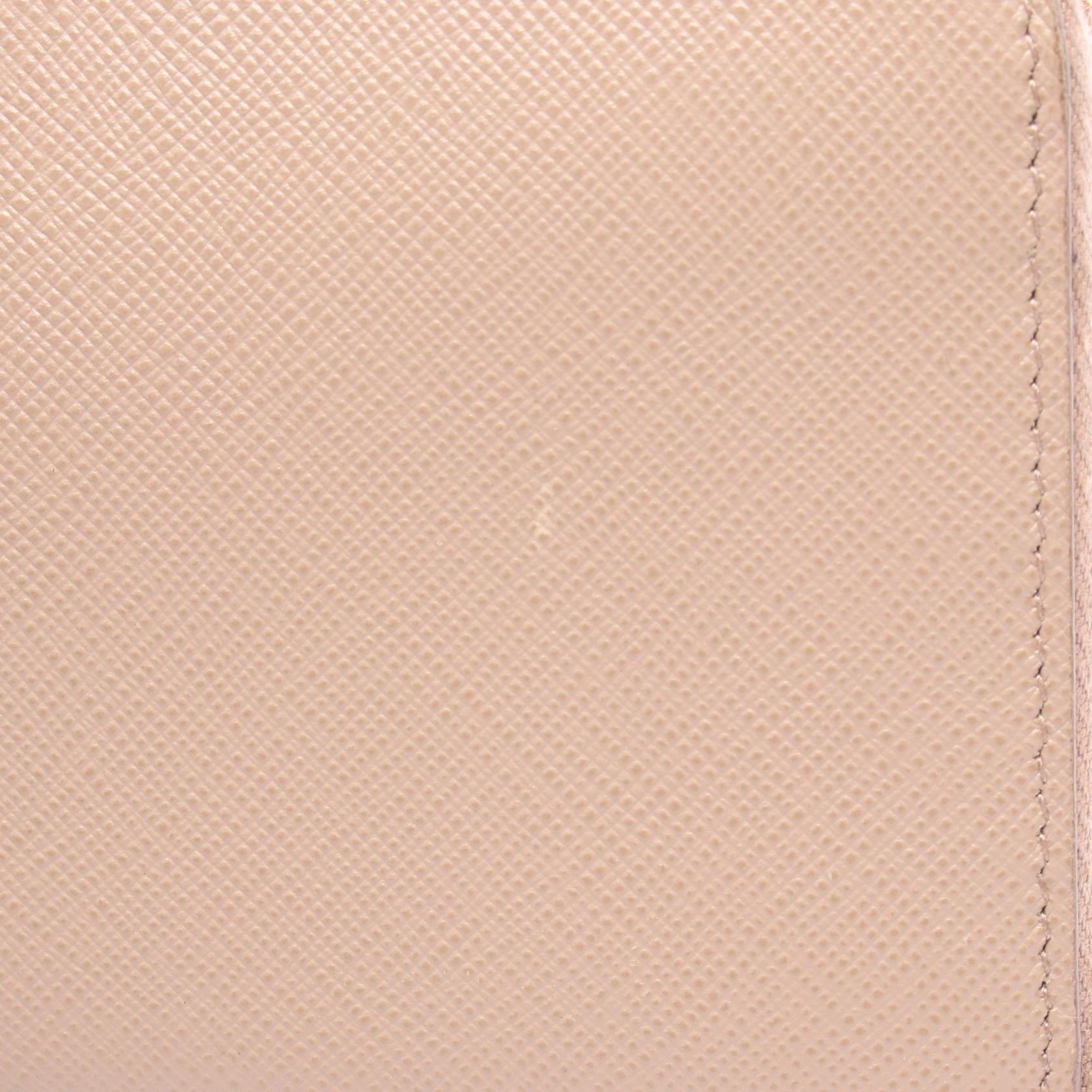 プラダ レザー ロング ウォレット