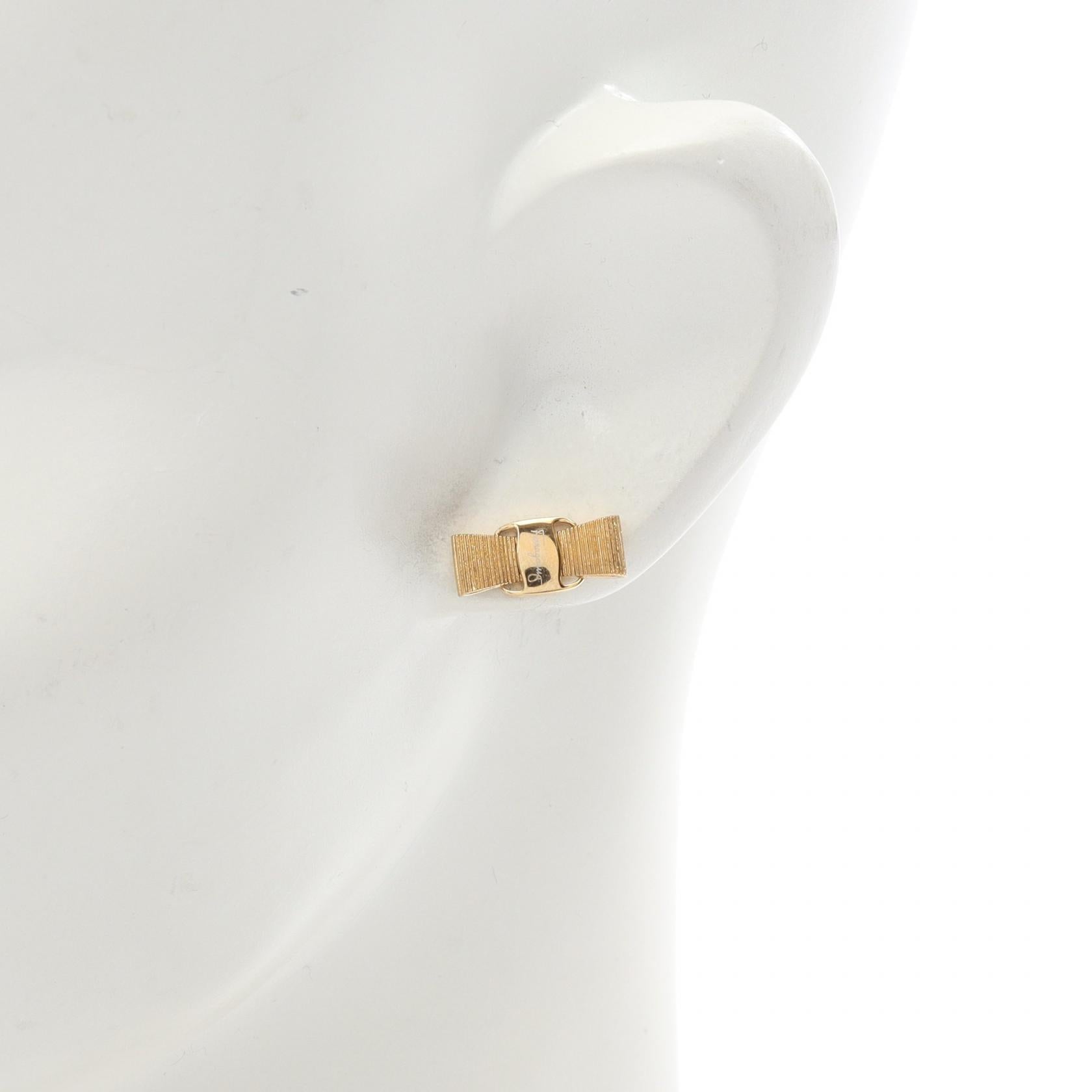 サルヴァトーレ フェラガモ ヴァラリボン ピアス