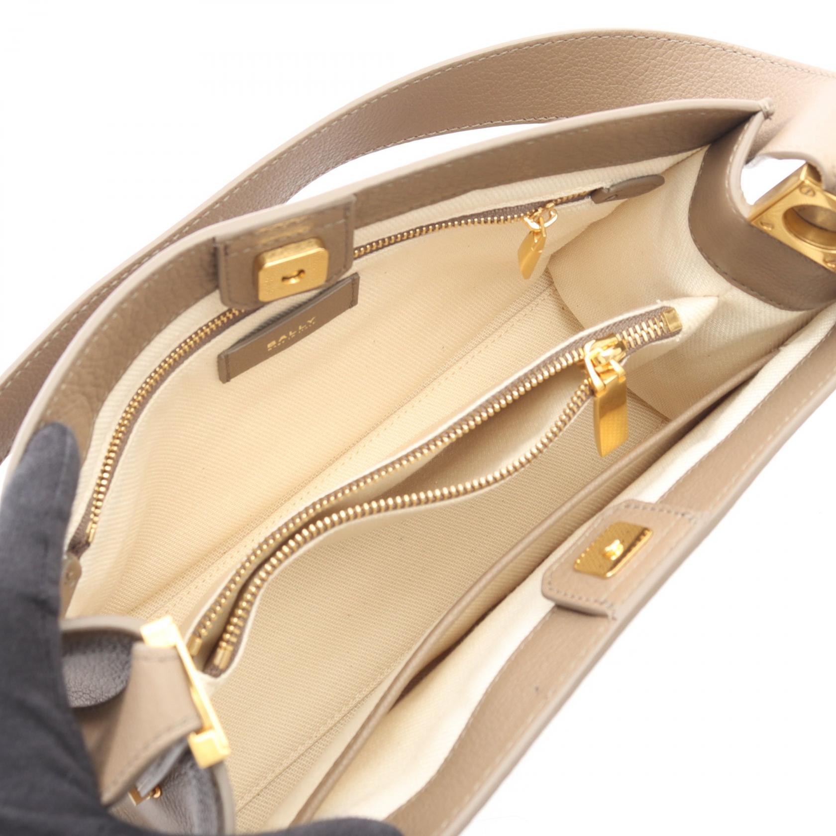 バリー TRAPEZE SOFT レザーショルダーバッグ