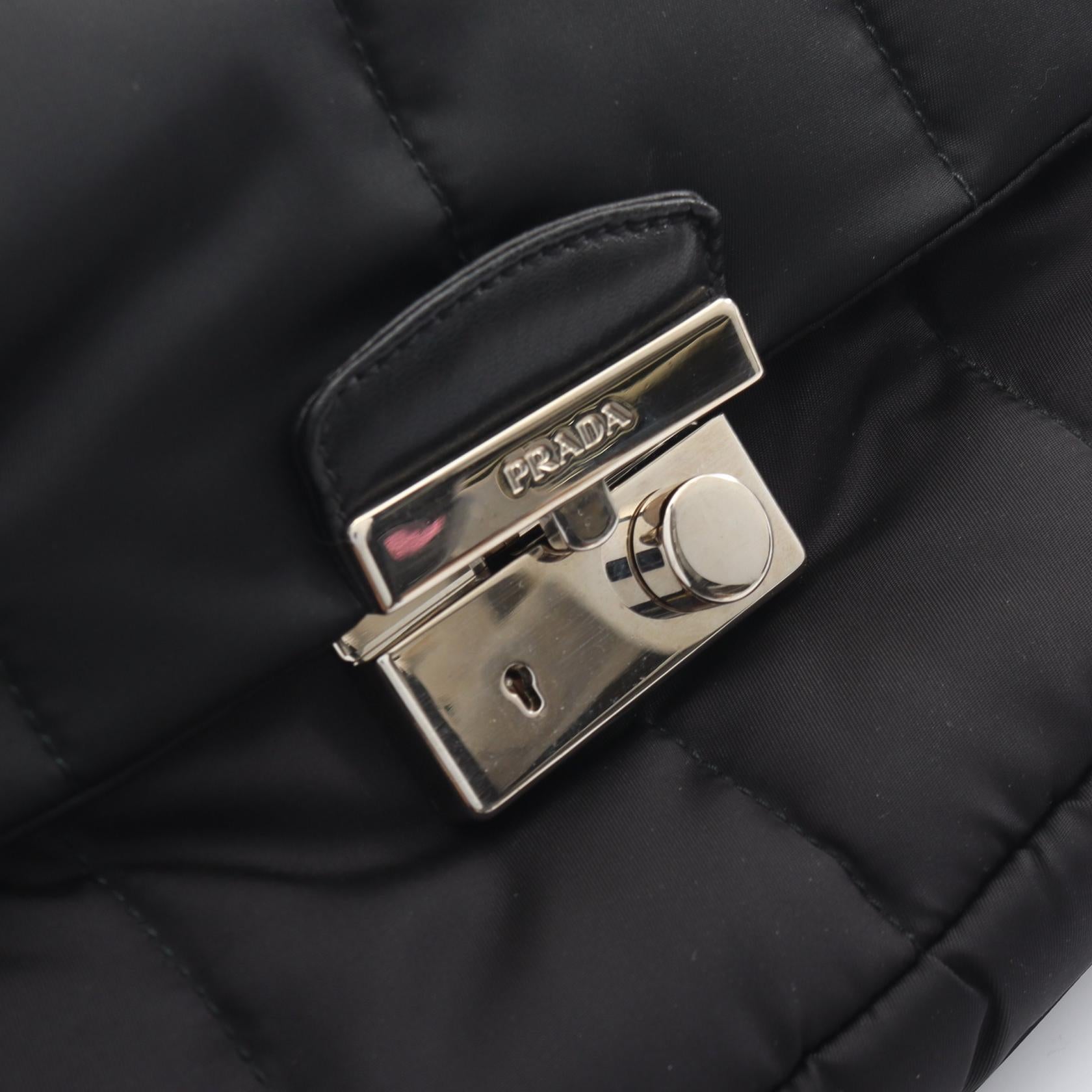 プラダ TESSUTO BOMBER ナイロン レザー ショルダーバッグ