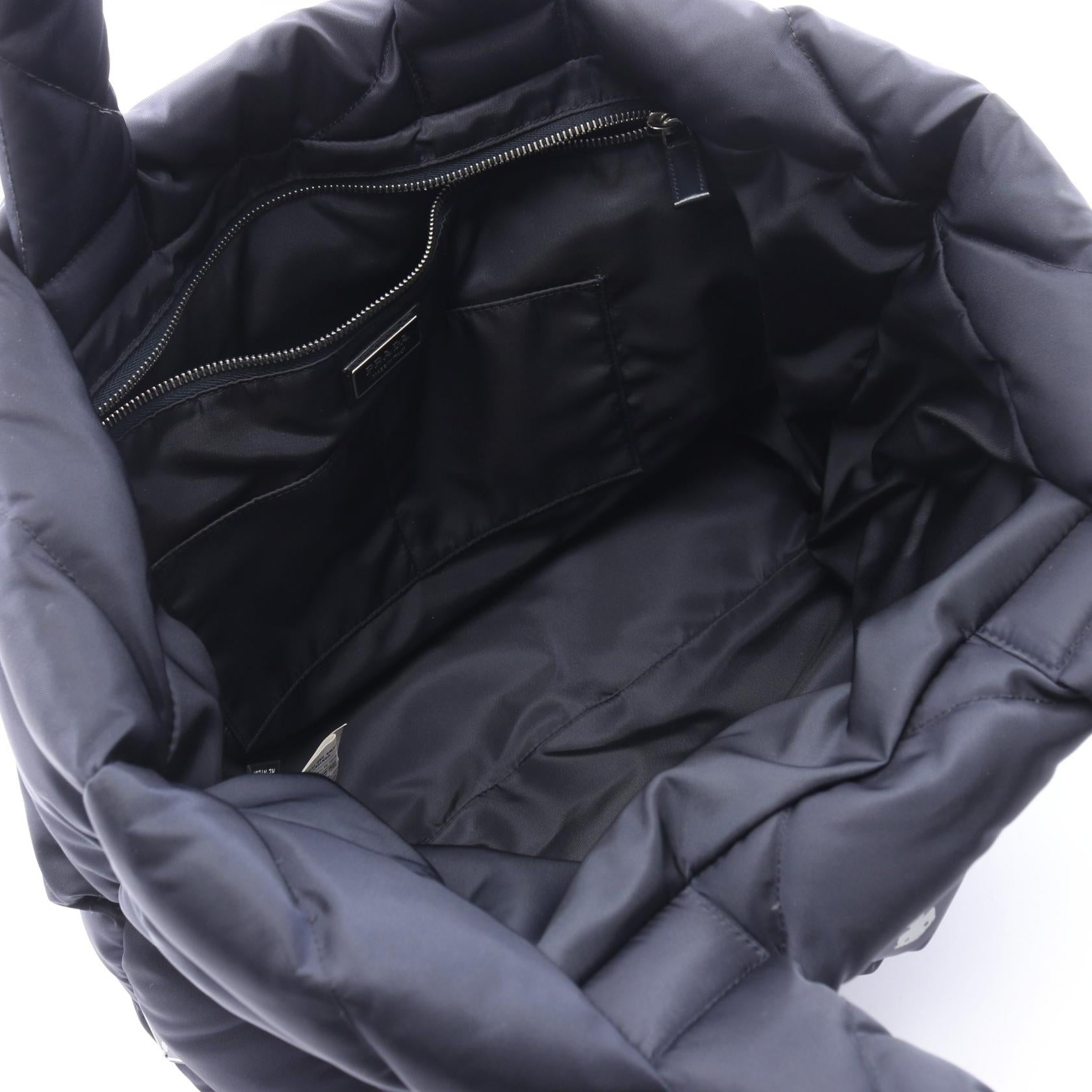 プラダ Re-Nylon トートバッグ