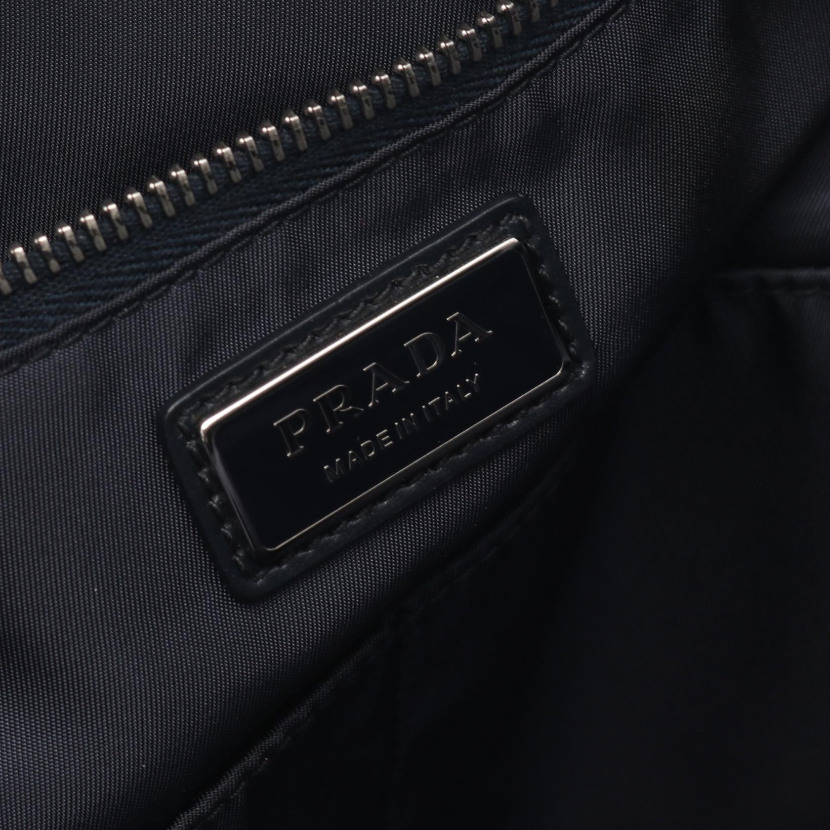 プラダ Re-Nylon トートバッグ