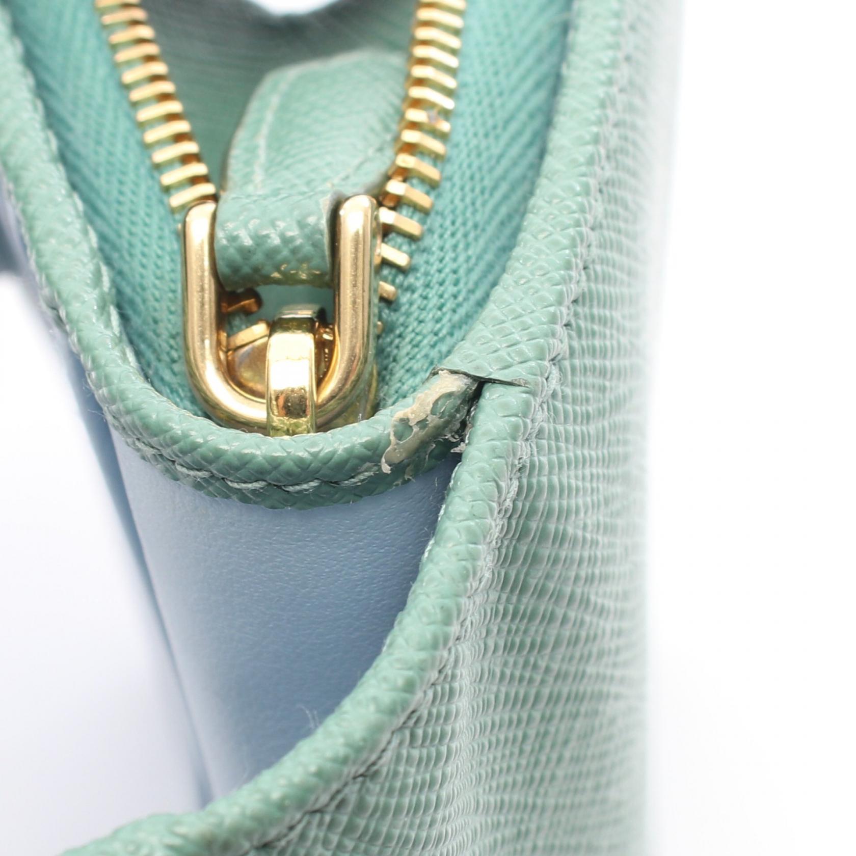 プラダ SAFFIANO TAB 二つ折り財布