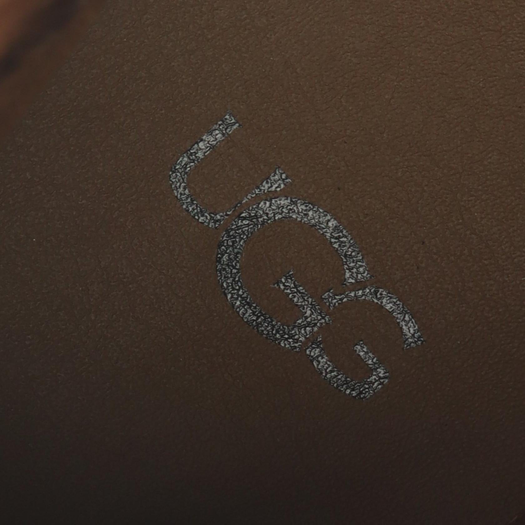 アグ Moxy Chelsea スウェードブーツ