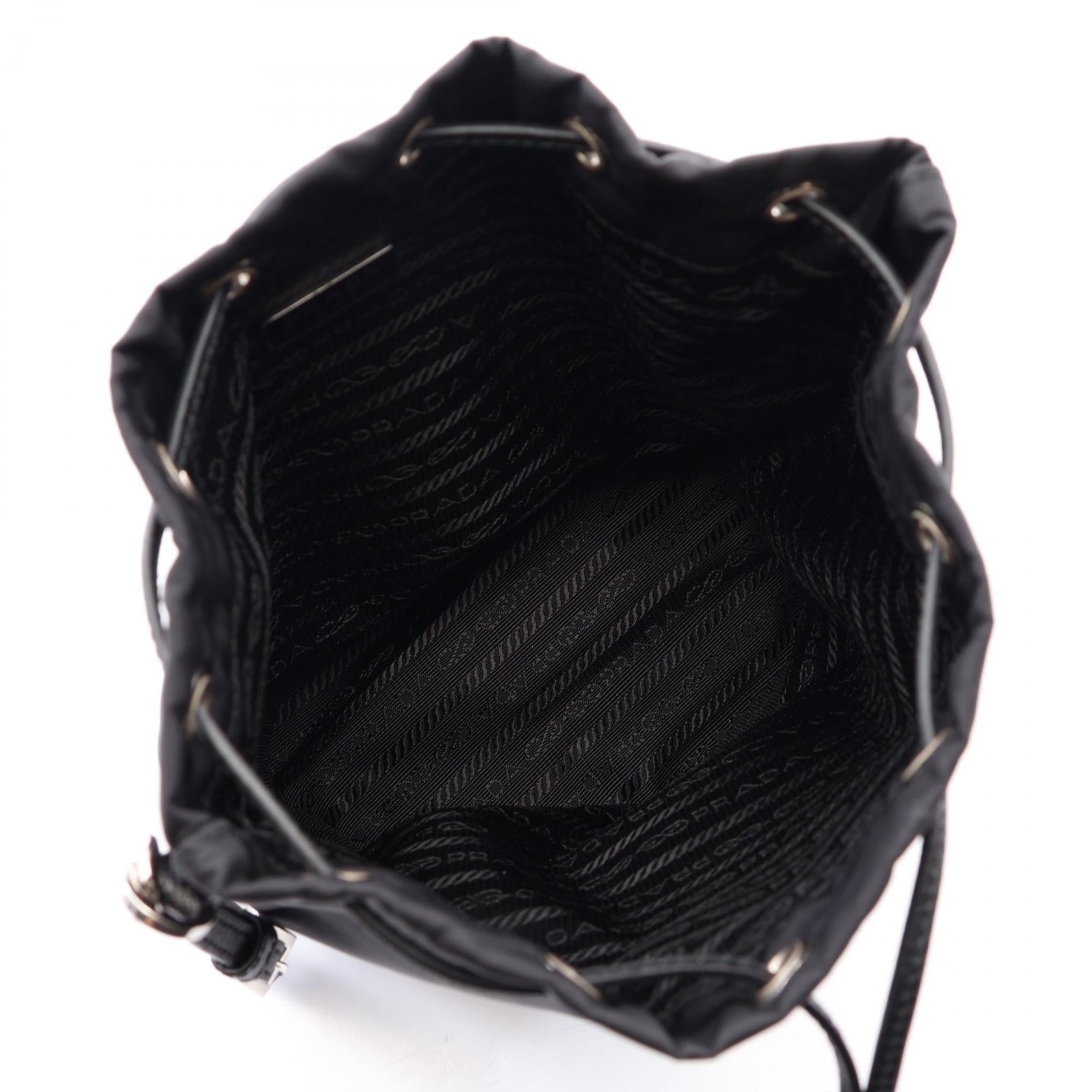 プラダ Re-Nylon ナイロン サフィアーノレザー バッグ