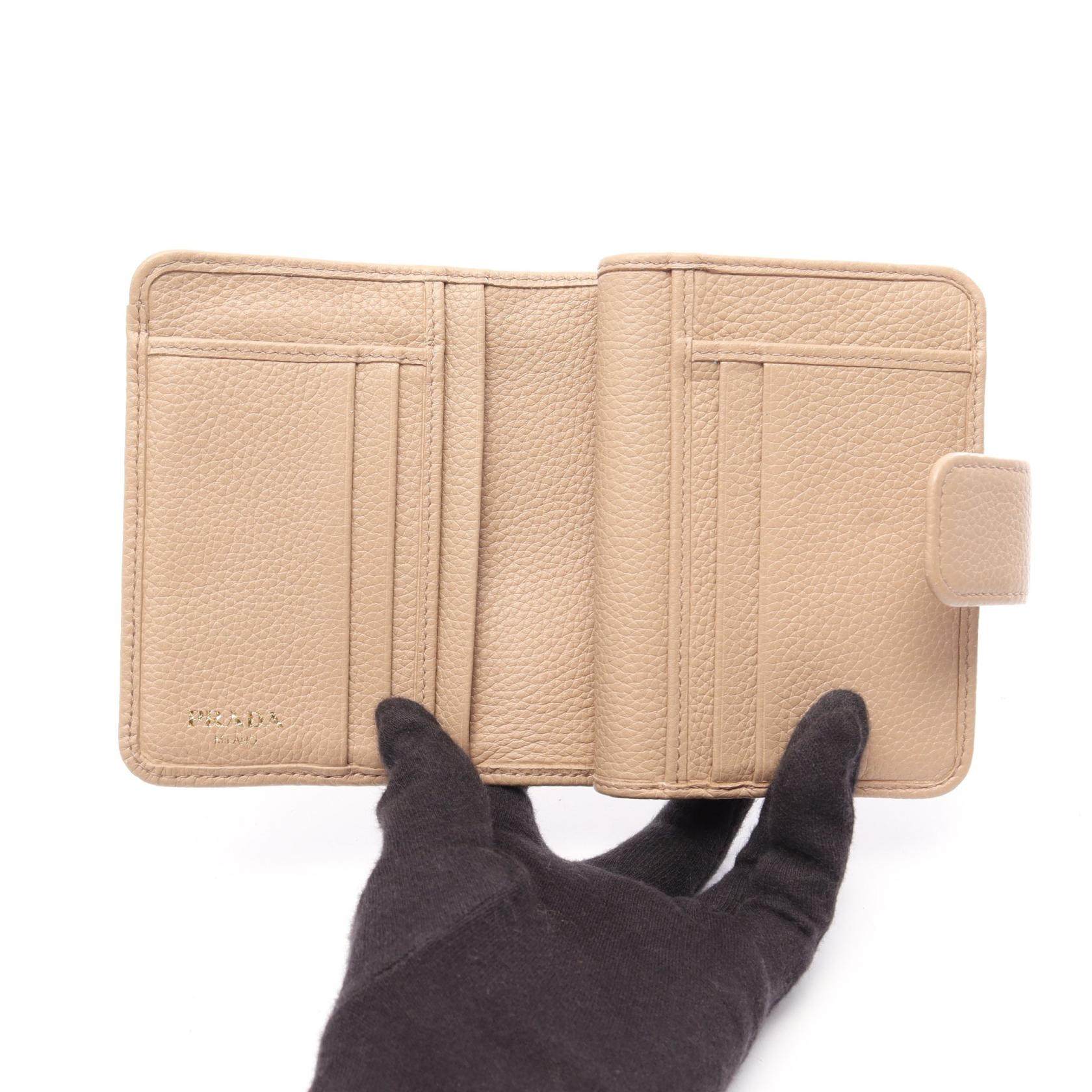 プラダ レザー二つ折り財布