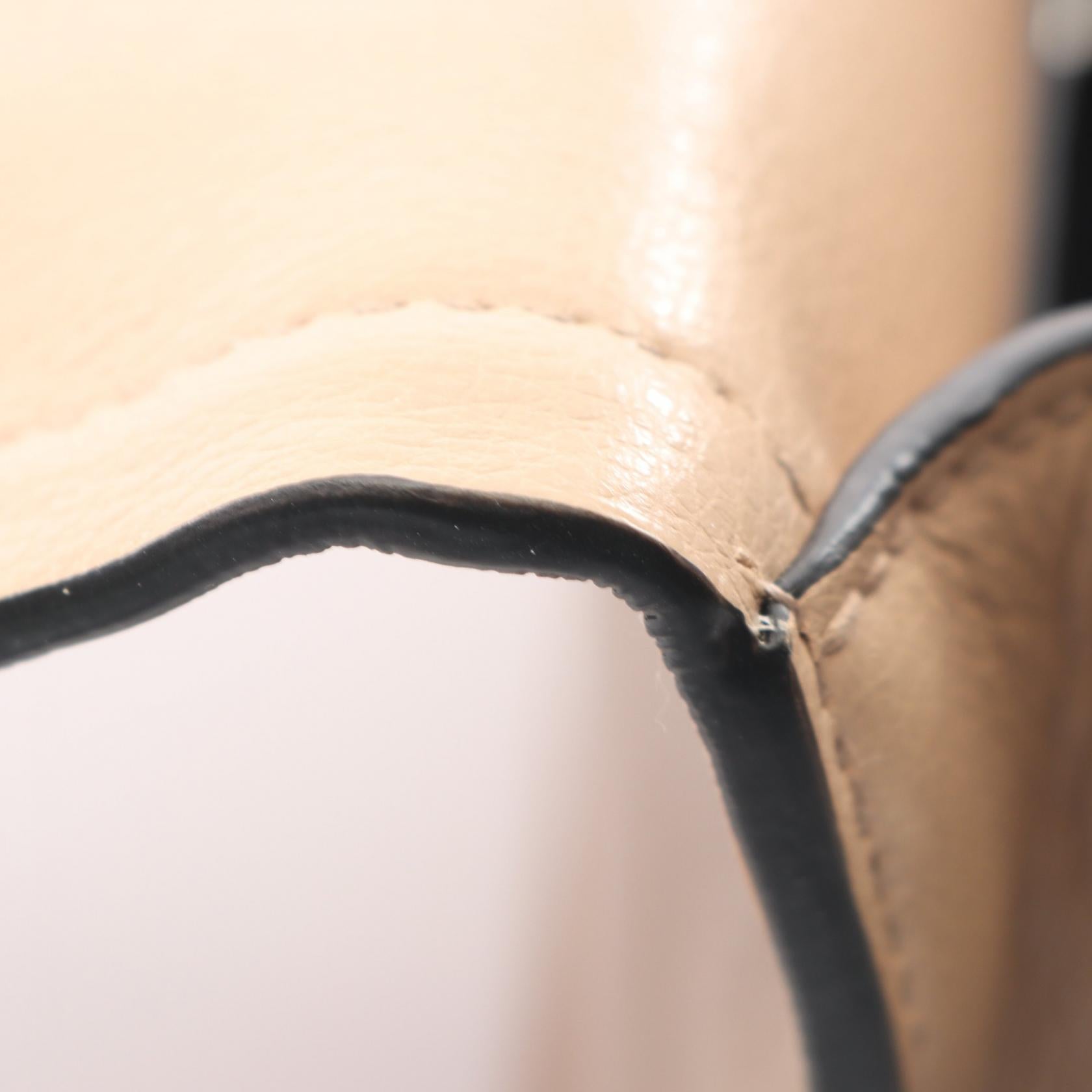 プラダ GLACE CALF レザーショルダーバッグ