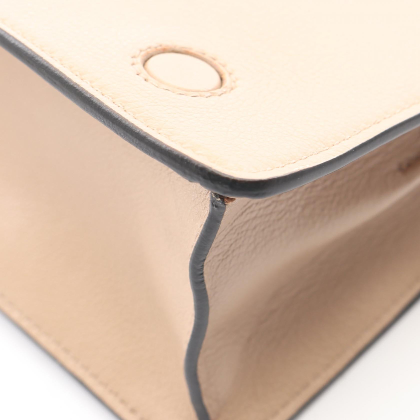 プラダ GLACE CALF レザーショルダーバッグ