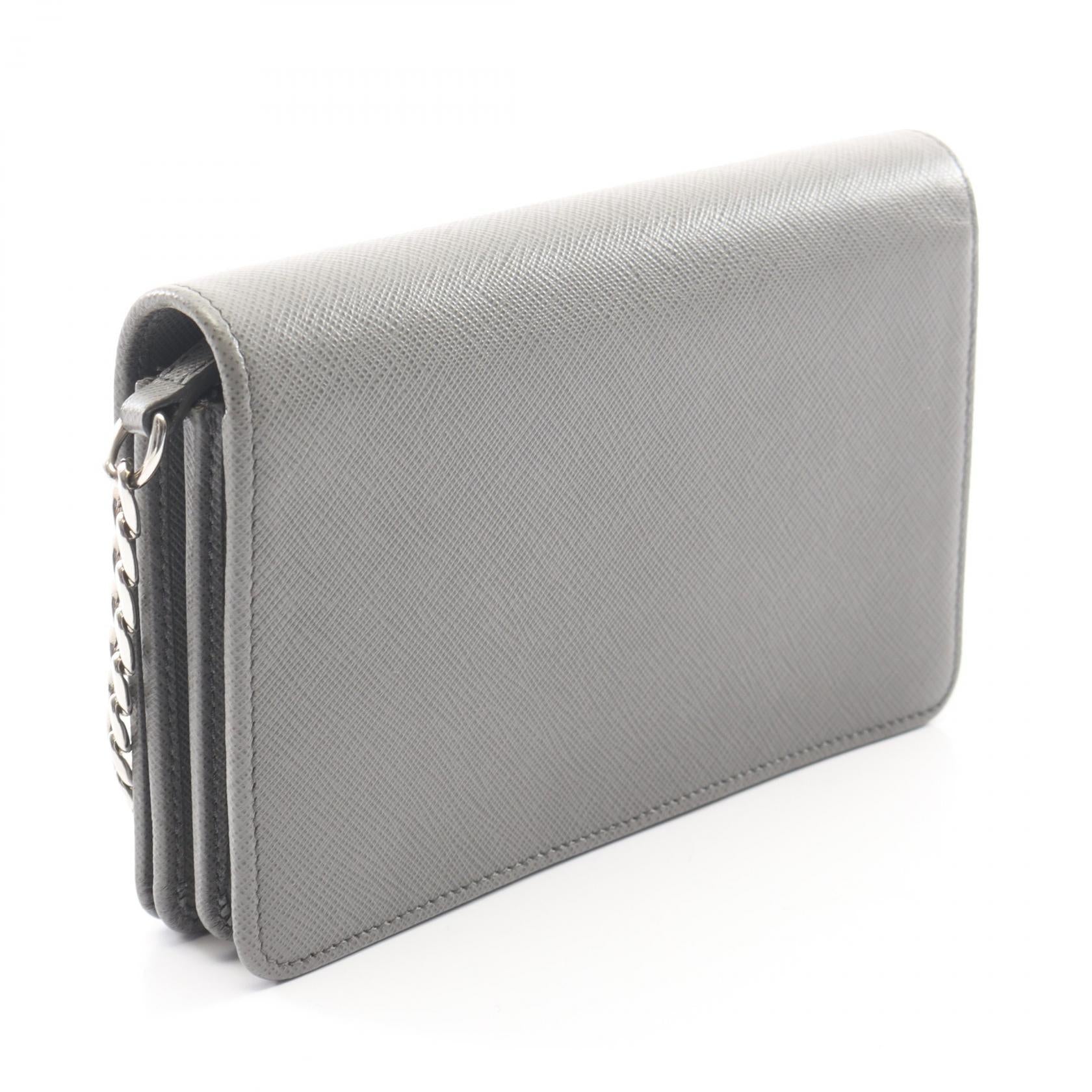 プラダ SAFFIANO LUX レザーショルダーバッグ